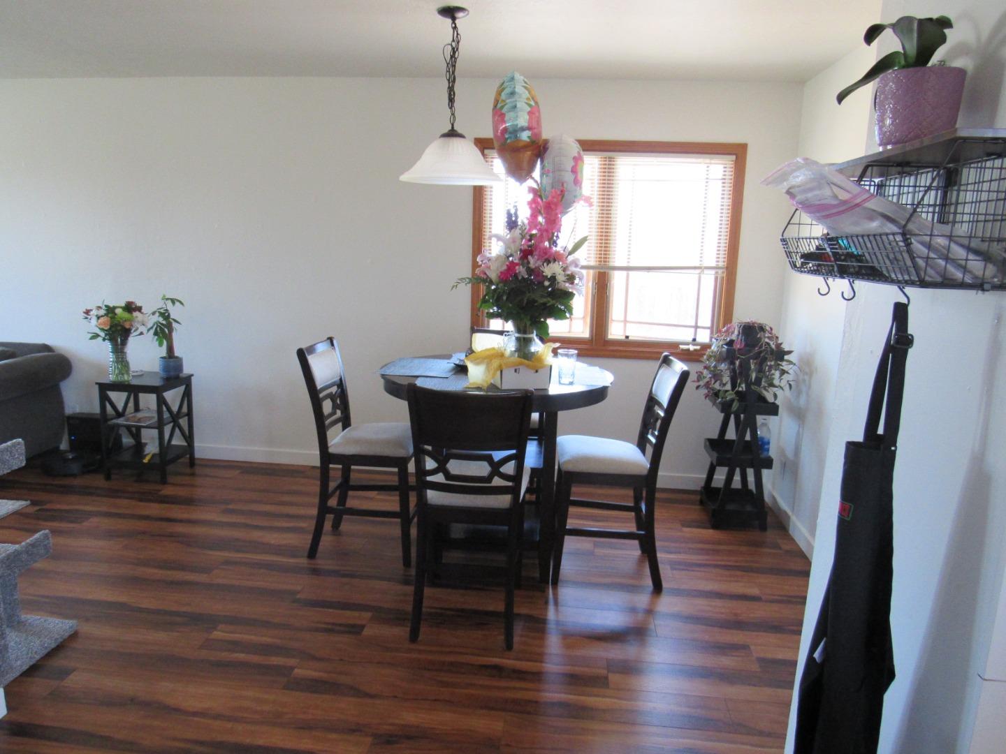 Detail Gallery Image 7 of 21 For 3038 King Cir, Marina,  CA 93933 - 3 Beds | 1 Baths