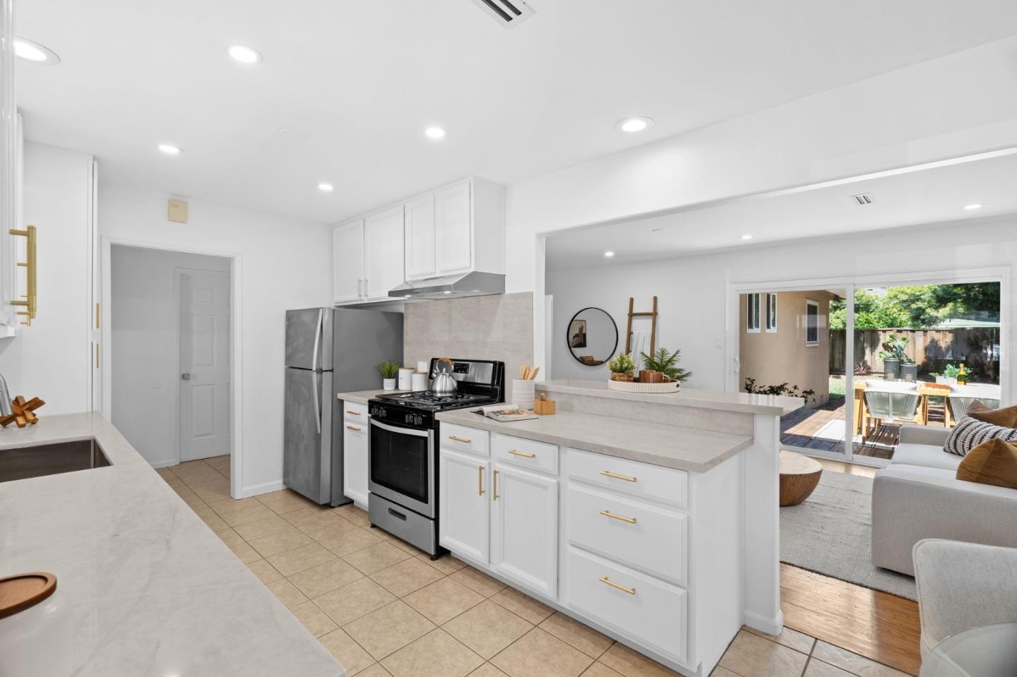 Detail Gallery Image 11 of 52 For 673 Salberg Ave, Santa Clara,  CA 95051 - 3 Beds | 2 Baths