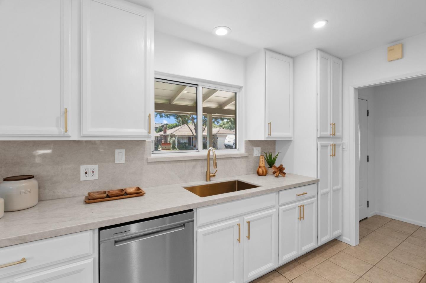 Detail Gallery Image 12 of 52 For 673 Salberg Ave, Santa Clara,  CA 95051 - 3 Beds | 2 Baths