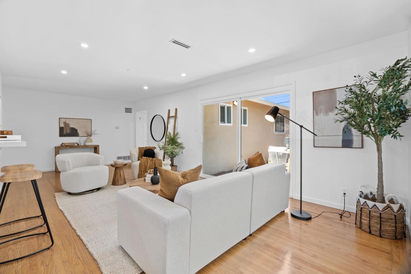 Detail Gallery Image 4 of 52 For 673 Salberg Ave, Santa Clara,  CA 95051 - 3 Beds | 2 Baths