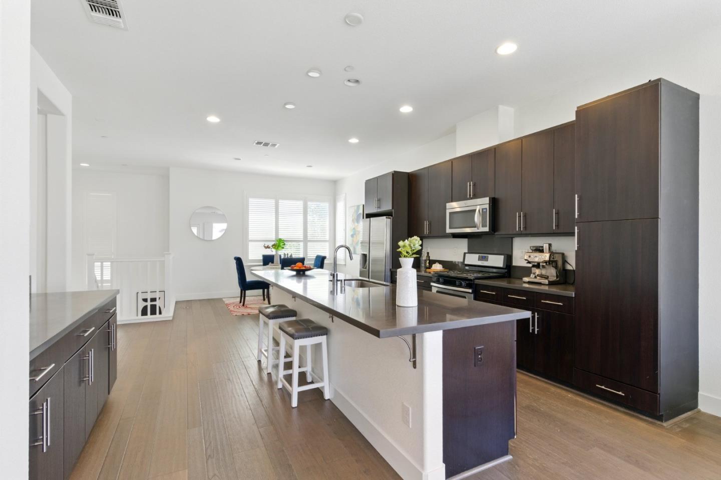 Detail Gallery Image 6 of 51 For 528 Odyssey Ln, Milpitas,  CA 95035 - 2 Beds | 2 Baths