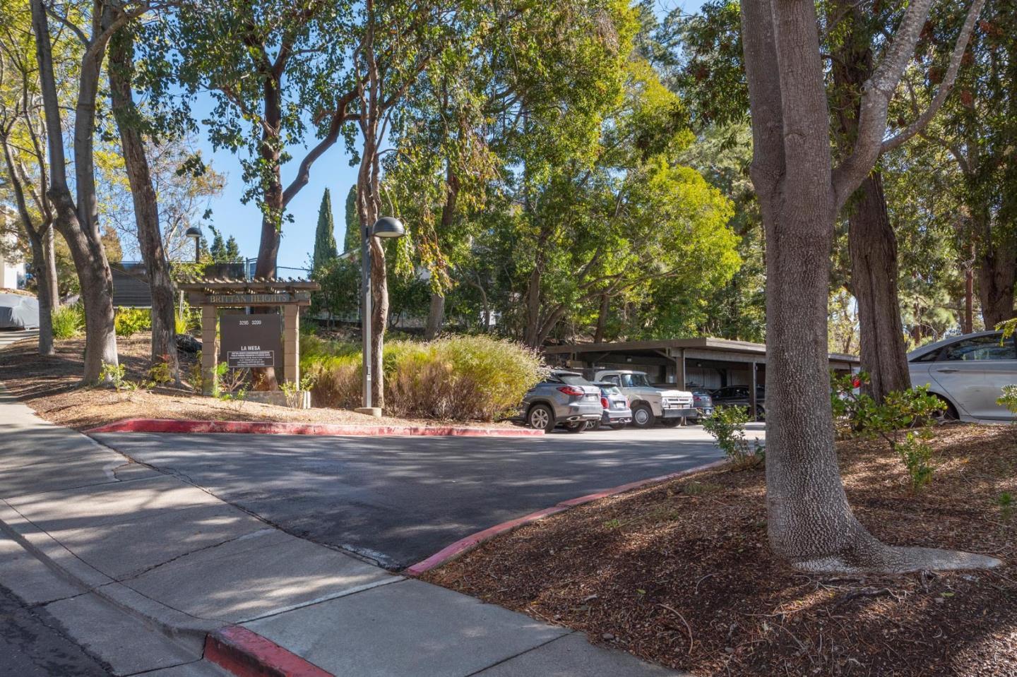 Detail Gallery Image 30 of 35 For 3295 La Mesa Dr #3,  San Carlos,  CA 94070 - 1 Beds | 1 Baths