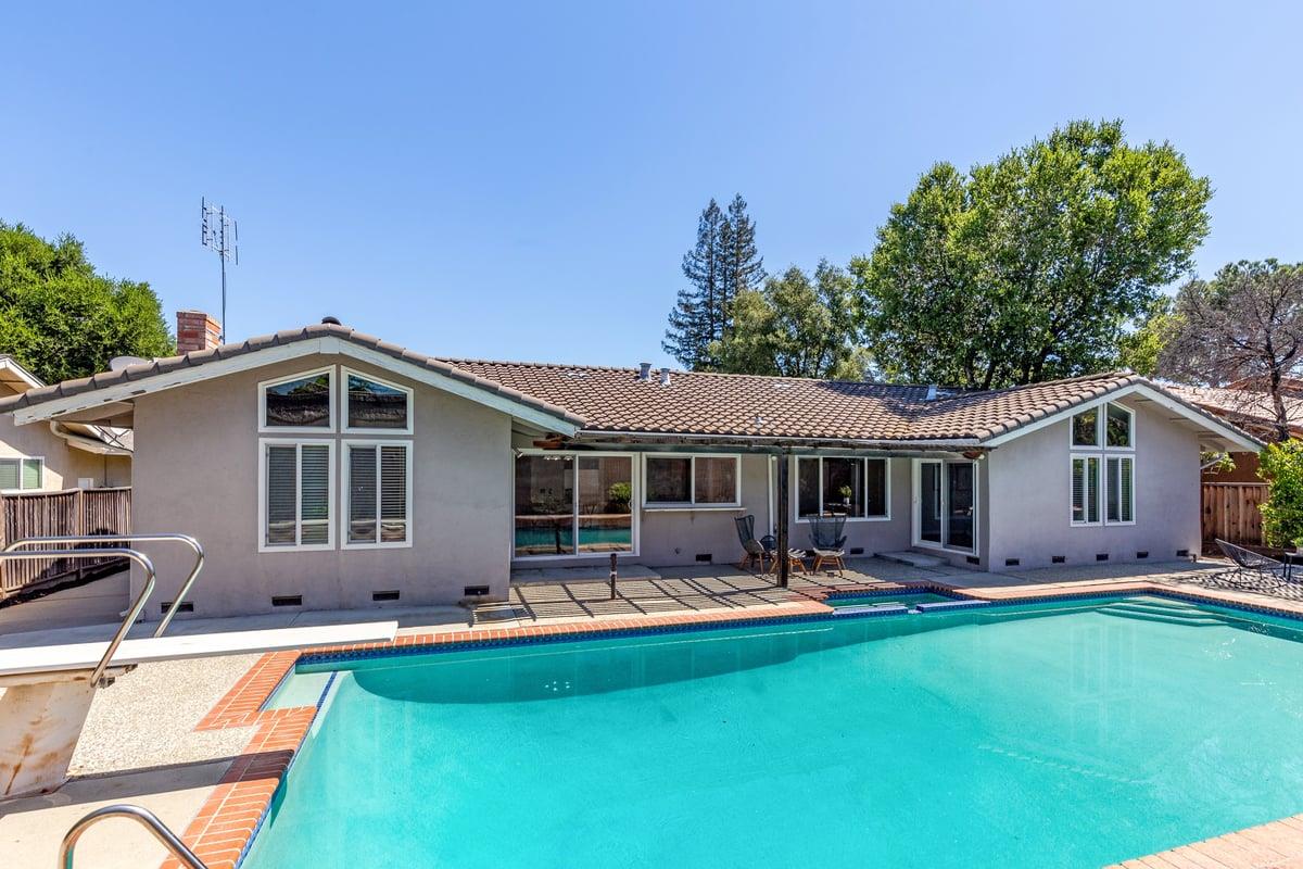 Detail Gallery Image 2 of 29 For 19718 Solana Dr, Saratoga,  CA 95070 - 4 Beds | 2 Baths