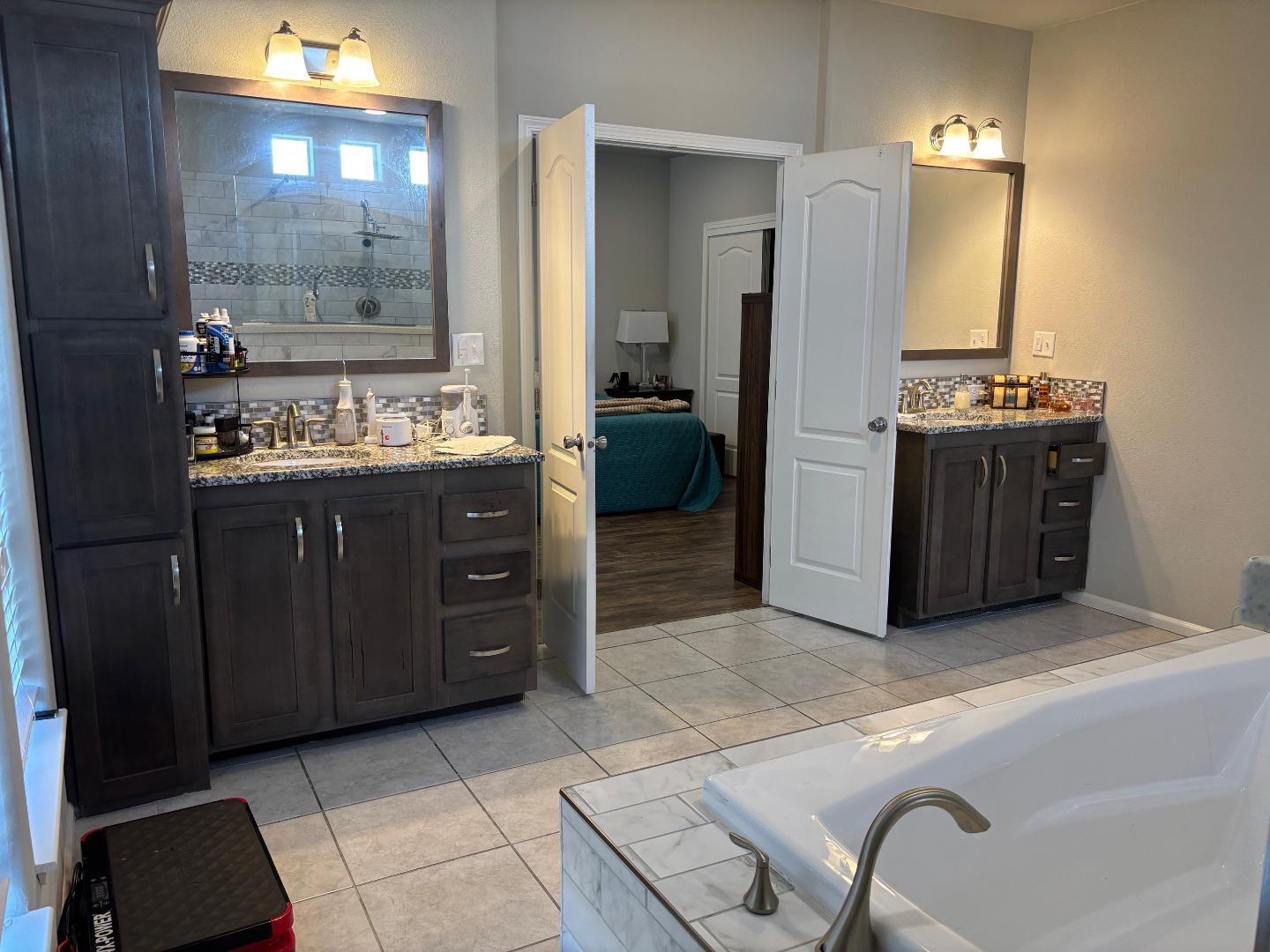 Detail Gallery Image 8 of 9 For 574 Hermitage Dr #574,  San Jose,  CA 95134 - 4 Beds | 2 Baths
