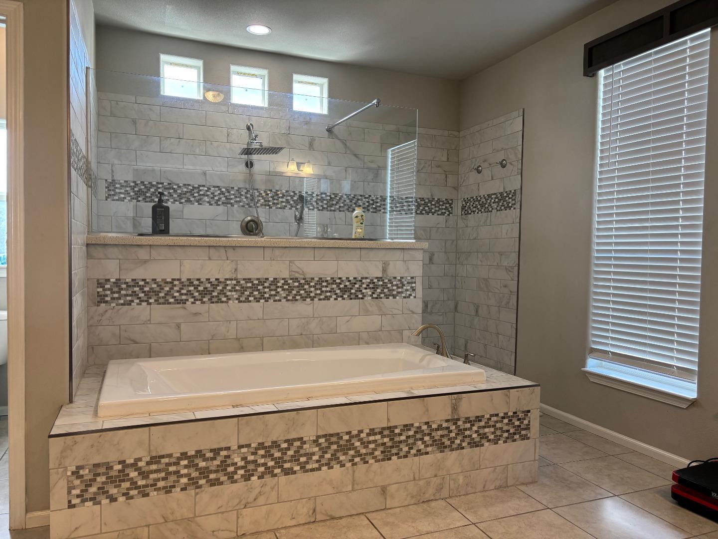 Detail Gallery Image 9 of 9 For 574 Hermitage Dr #574,  San Jose,  CA 95134 - 4 Beds | 2 Baths
