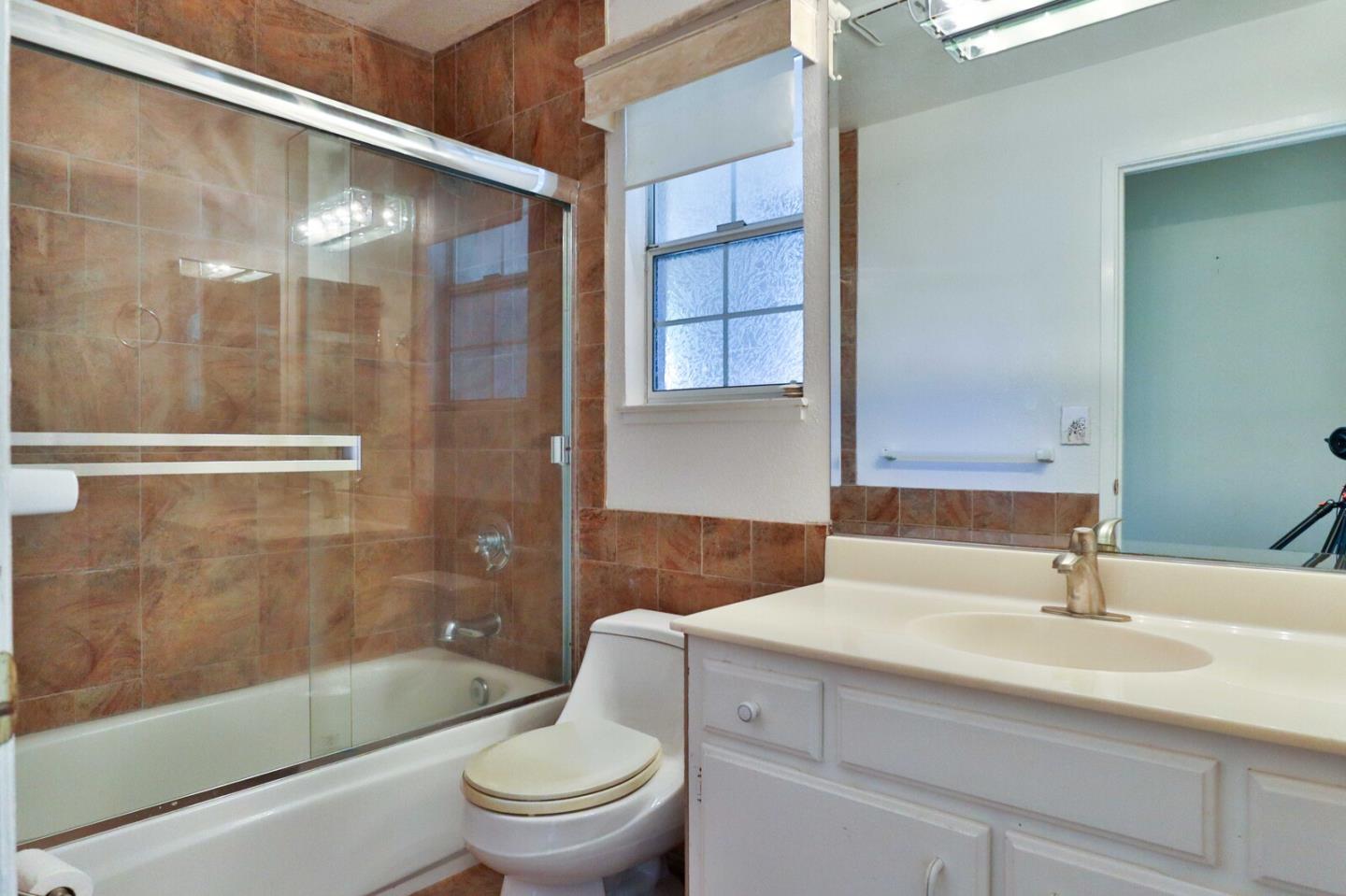 Detail Gallery Image 11 of 14 For 15300 La Rocca Dr, Morgan Hill,  CA 95037 - 3 Beds | 2 Baths