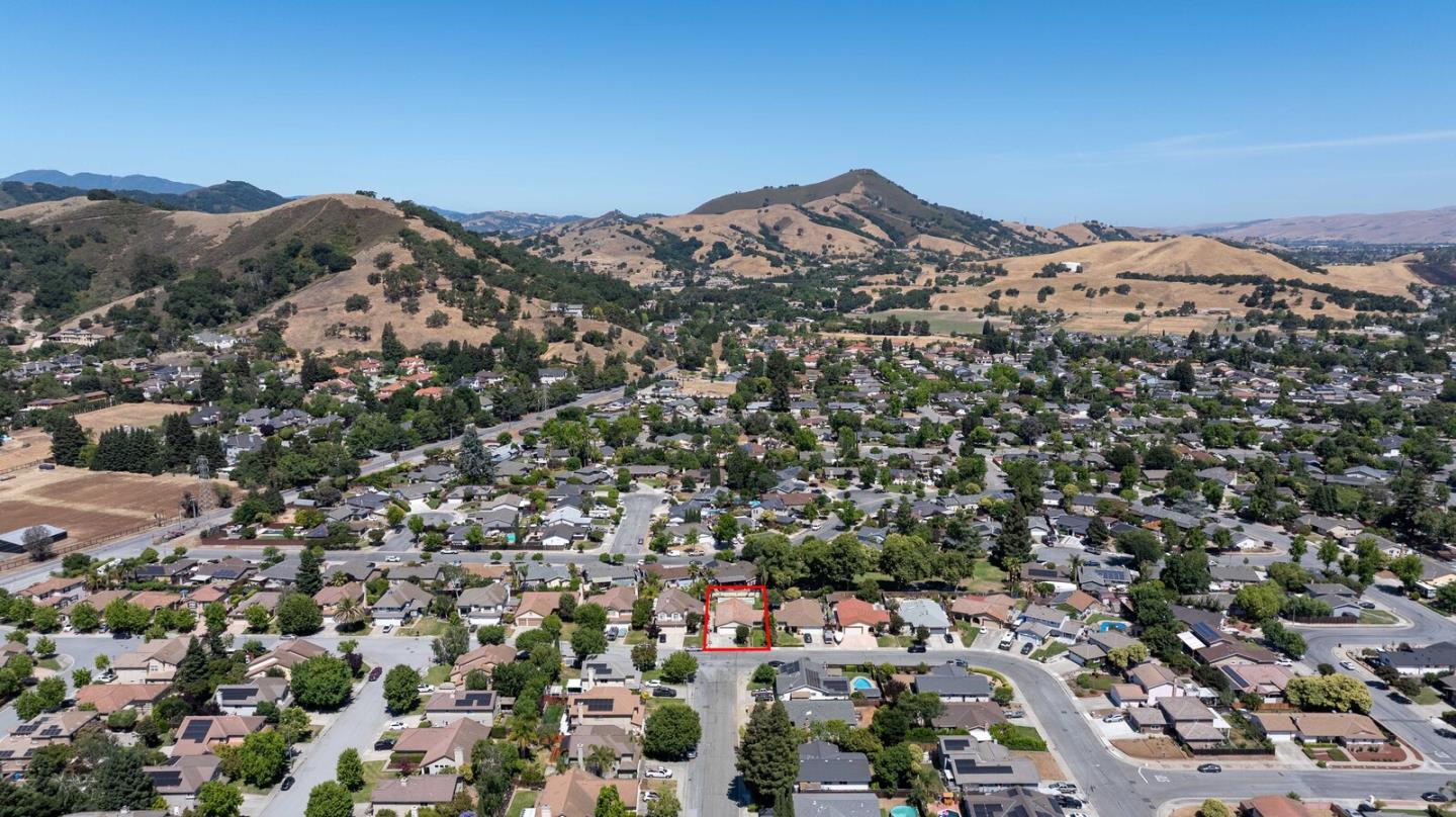 Detail Gallery Image 12 of 14 For 15300 La Rocca Dr, Morgan Hill,  CA 95037 - 3 Beds | 2 Baths