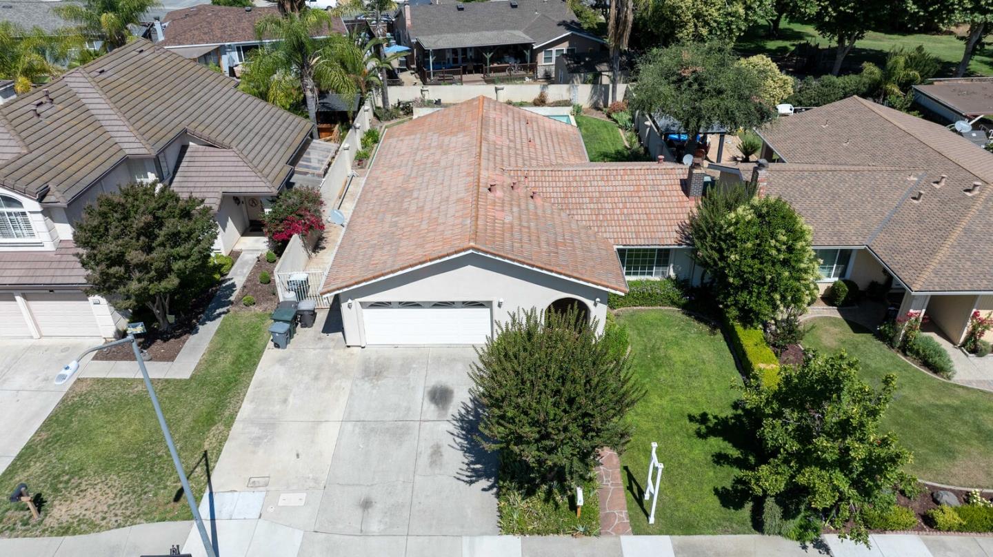 Detail Gallery Image 2 of 14 For 15300 La Rocca Dr, Morgan Hill,  CA 95037 - 3 Beds | 2 Baths