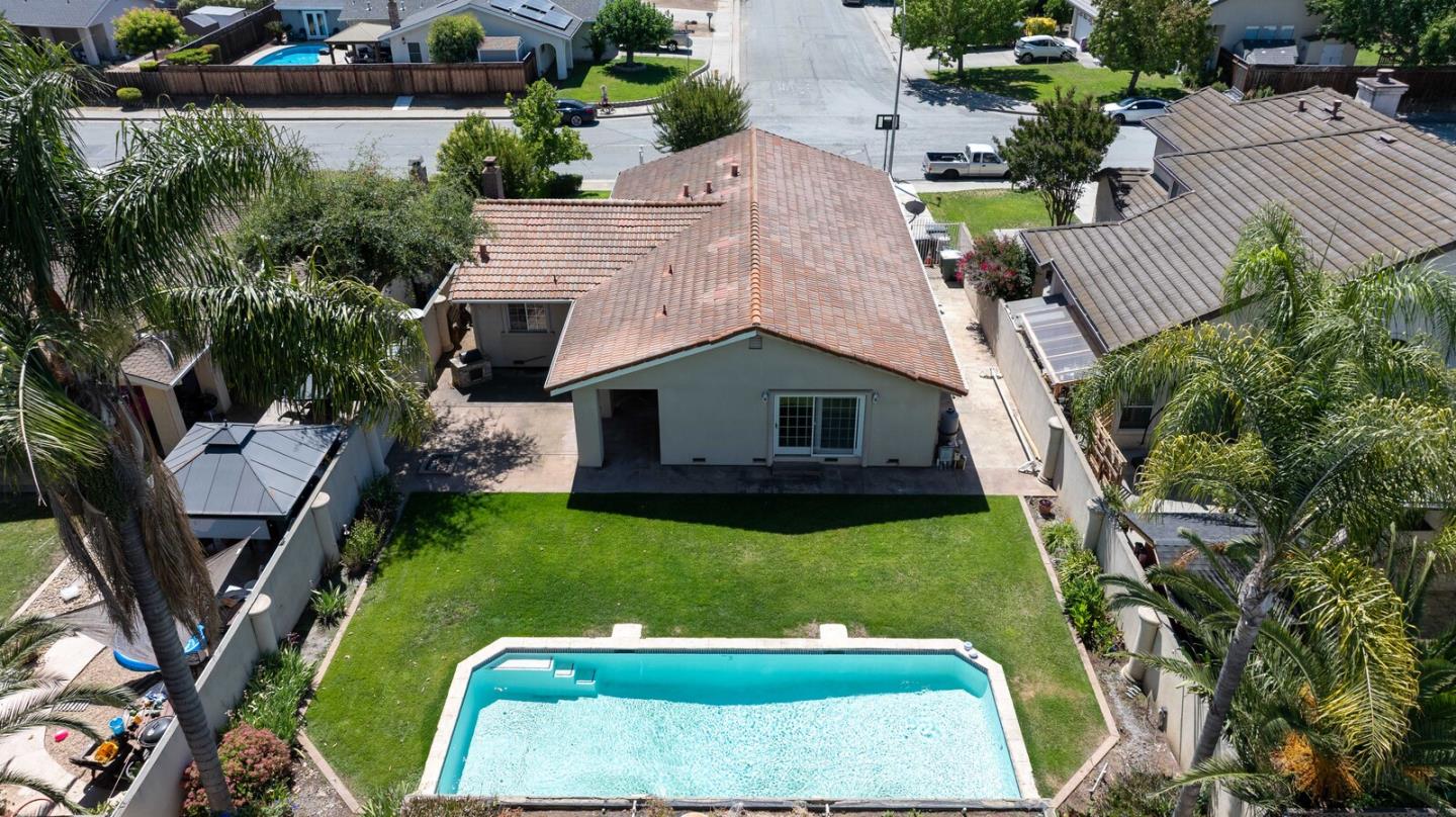Detail Gallery Image 3 of 14 For 15300 La Rocca Dr, Morgan Hill,  CA 95037 - 3 Beds | 2 Baths