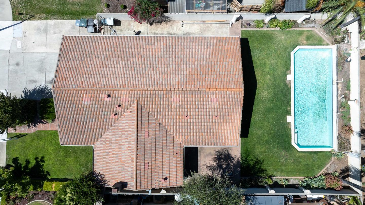 Detail Gallery Image 4 of 14 For 15300 La Rocca Dr, Morgan Hill,  CA 95037 - 3 Beds | 2 Baths