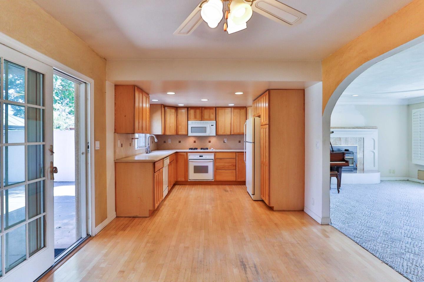 Detail Gallery Image 6 of 14 For 15300 La Rocca Dr, Morgan Hill,  CA 95037 - 3 Beds | 2 Baths