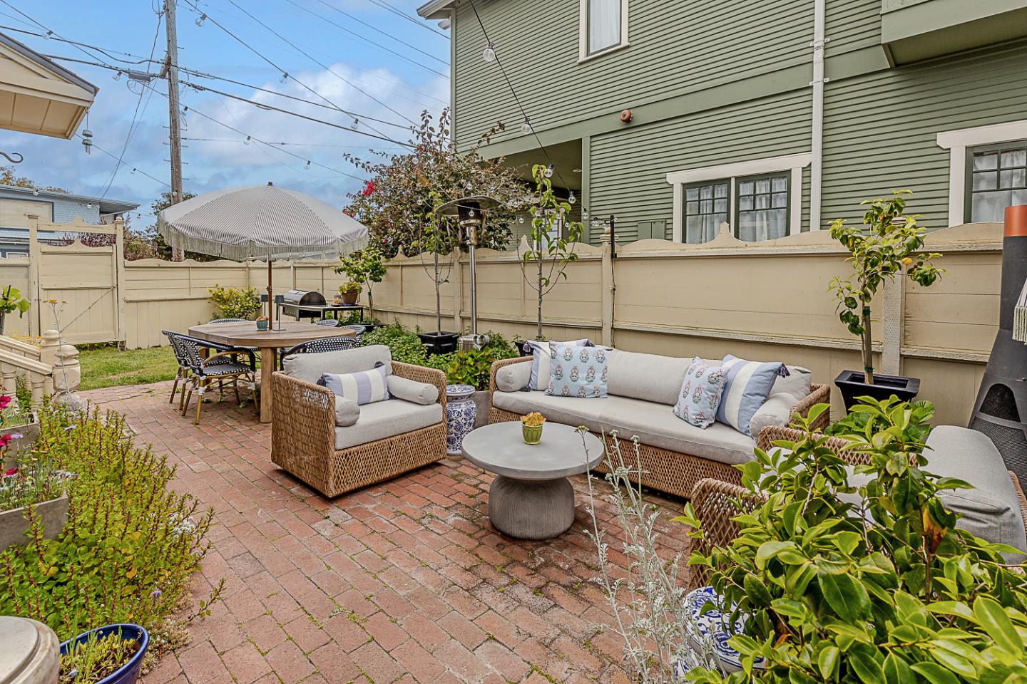 Detail Gallery Image 10 of 55 For 543 Spruce Ave, Pacific Grove,  CA 93950 - 4 Beds | 3 Baths
