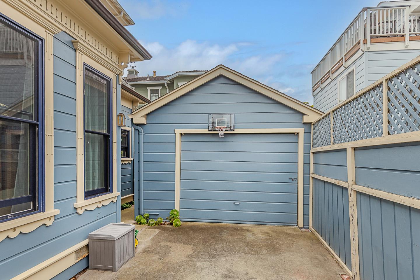 Detail Gallery Image 11 of 55 For 543 Spruce Ave, Pacific Grove,  CA 93950 - 4 Beds | 3 Baths