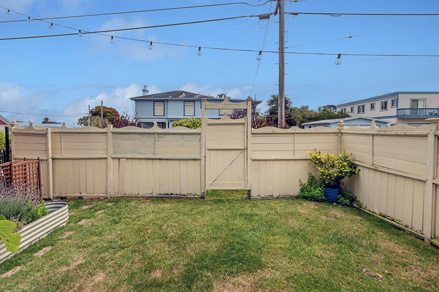 Detail Gallery Image 15 of 55 For 543 Spruce Ave, Pacific Grove,  CA 93950 - 4 Beds | 3 Baths