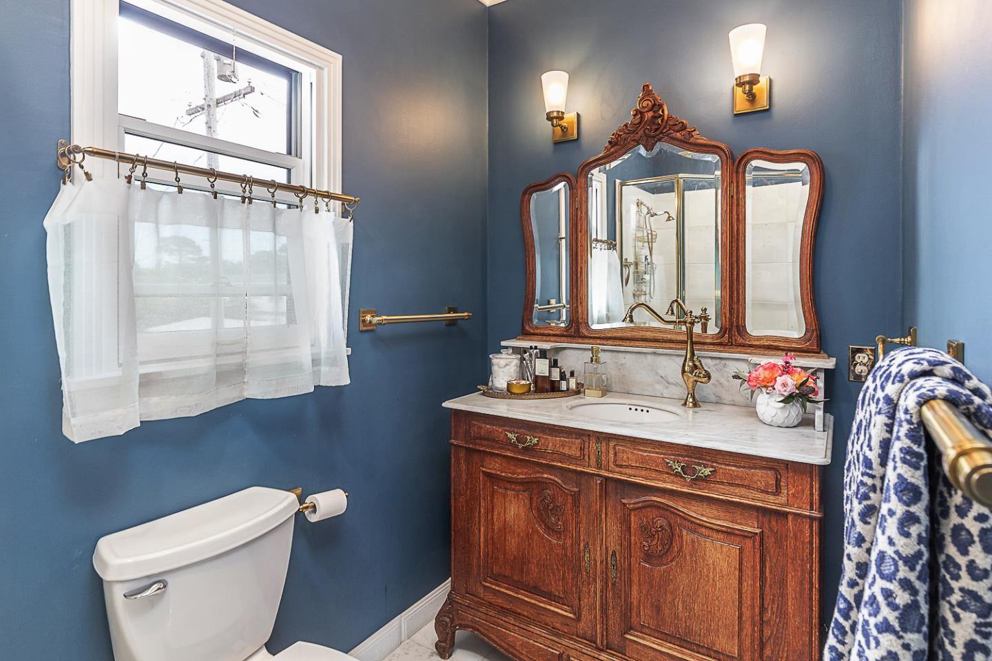 Detail Gallery Image 17 of 55 For 543 Spruce Ave, Pacific Grove,  CA 93950 - 4 Beds | 3 Baths