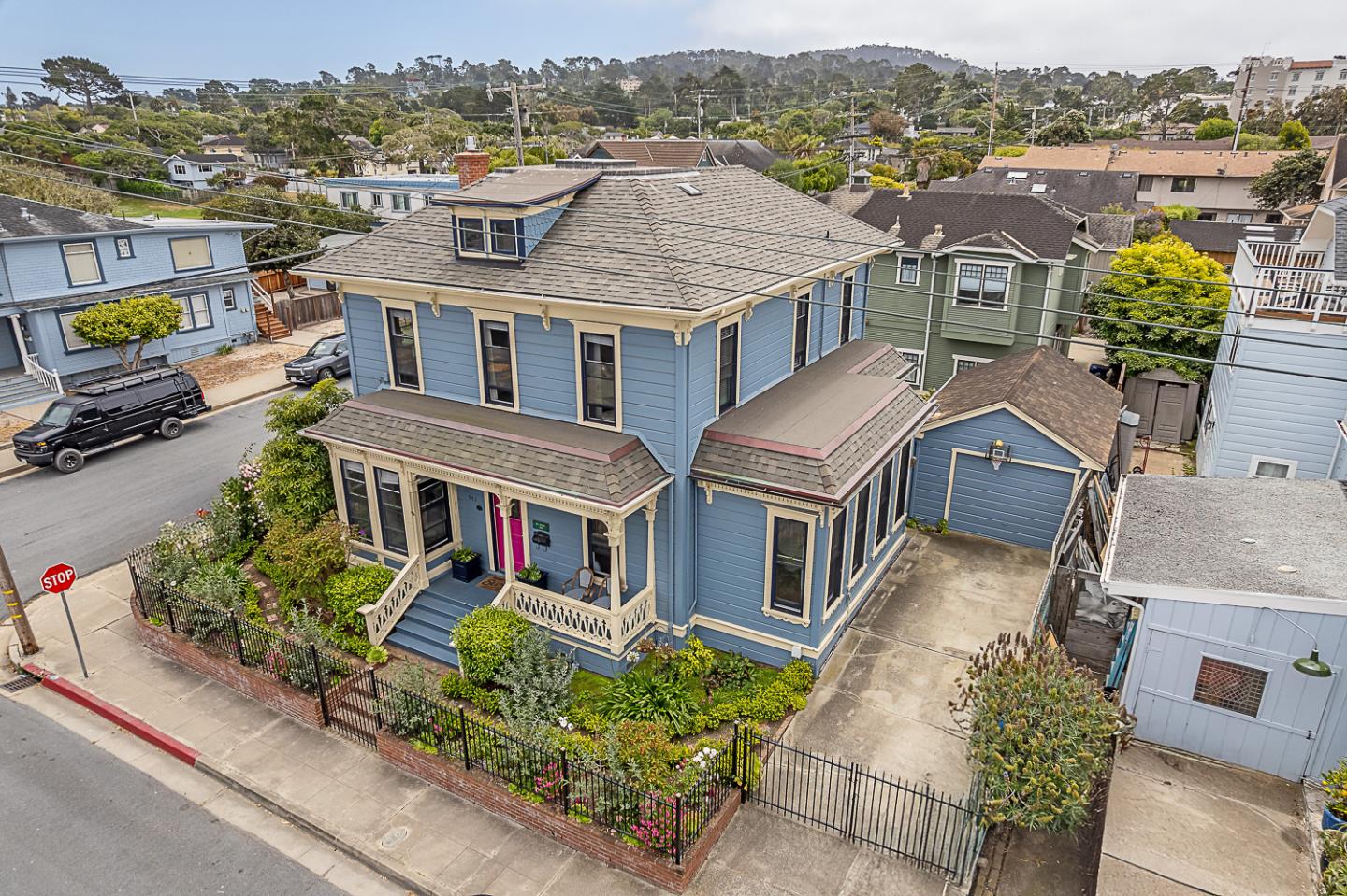 Detail Gallery Image 2 of 55 For 543 Spruce Ave, Pacific Grove,  CA 93950 - 4 Beds | 3 Baths