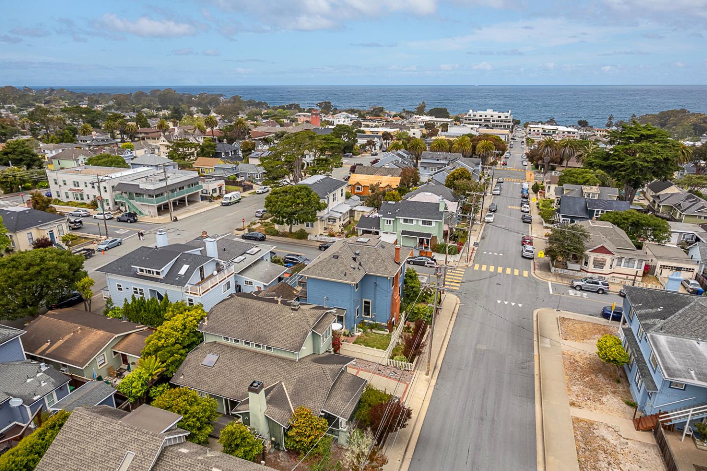 Detail Gallery Image 6 of 55 For 543 Spruce Ave, Pacific Grove,  CA 93950 - 4 Beds | 3 Baths