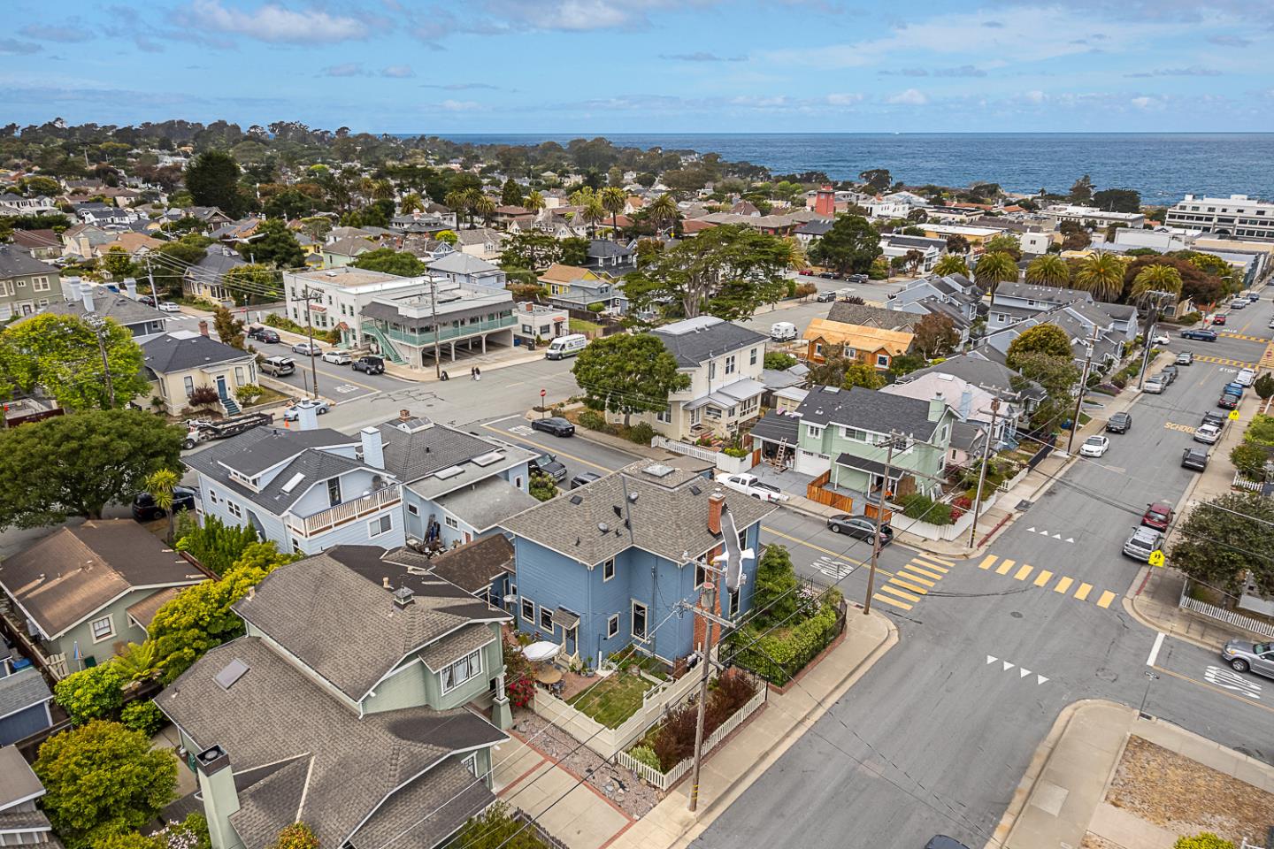Detail Gallery Image 7 of 55 For 543 Spruce Ave, Pacific Grove,  CA 93950 - 4 Beds | 3 Baths