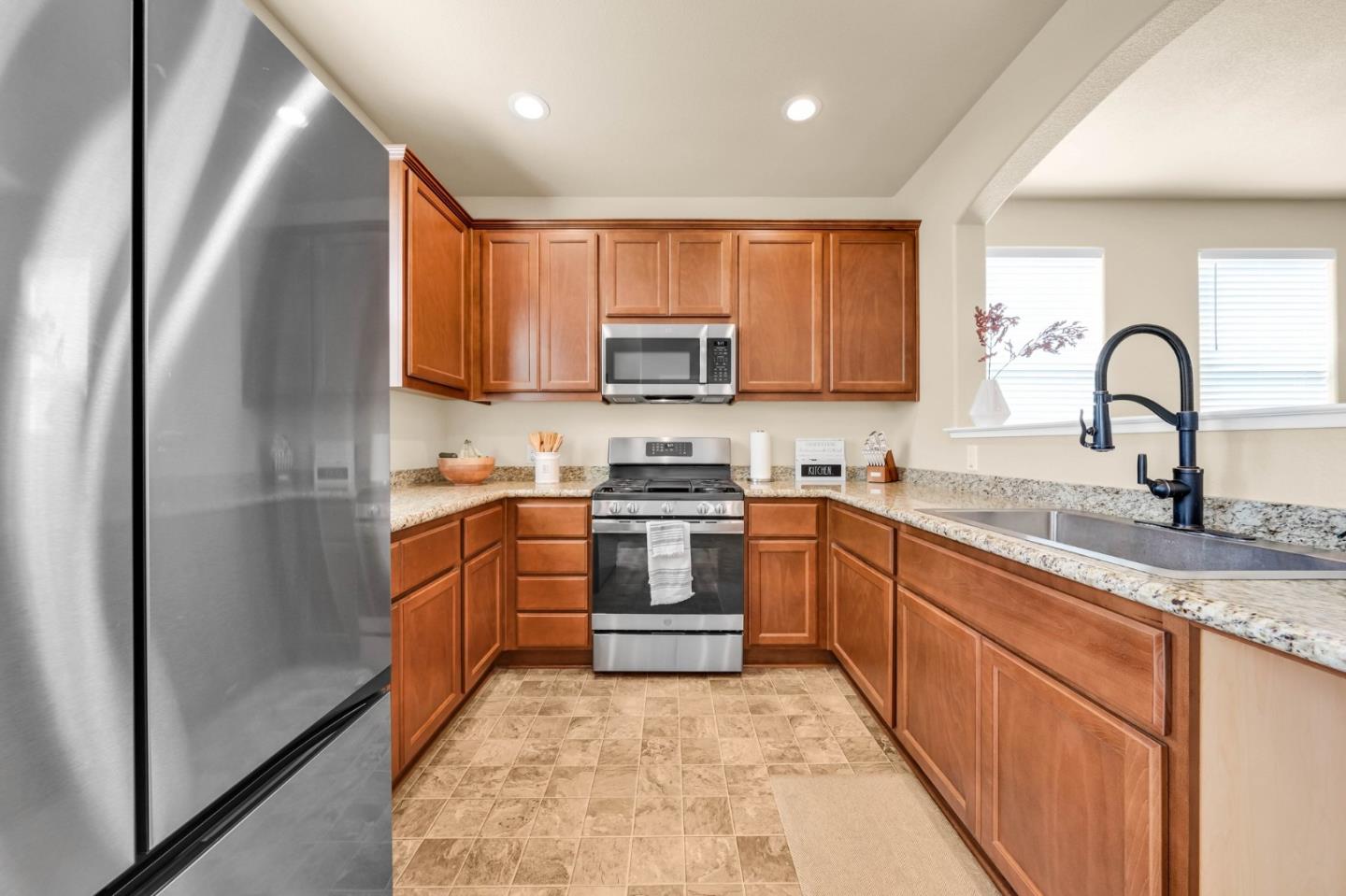 Detail Gallery Image 12 of 51 For 21 Sycamore St, Greenfield,  CA 93927 - 4 Beds | 2/1 Baths