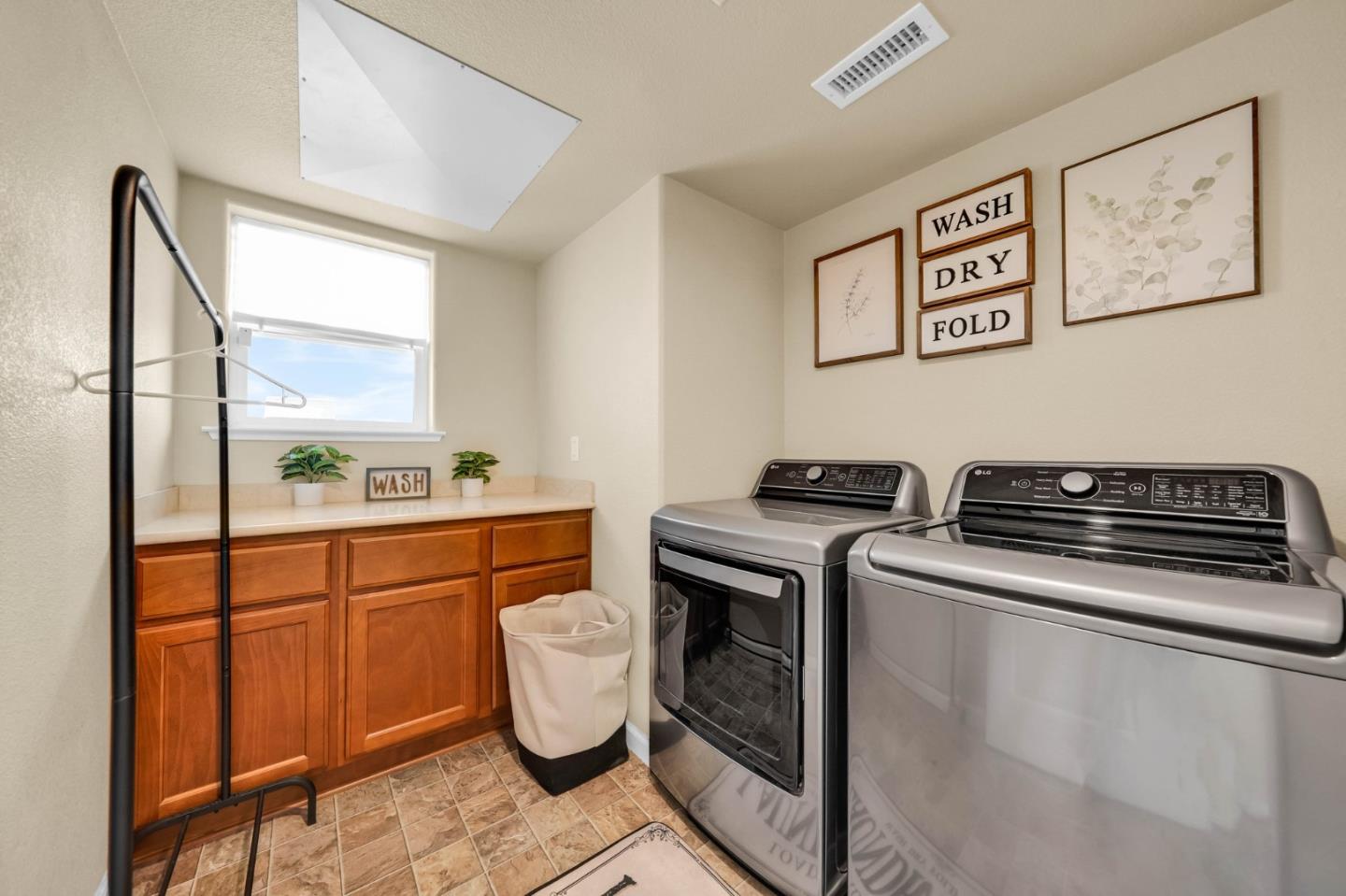 Detail Gallery Image 19 of 51 For 21 Sycamore St, Greenfield,  CA 93927 - 4 Beds | 2/1 Baths