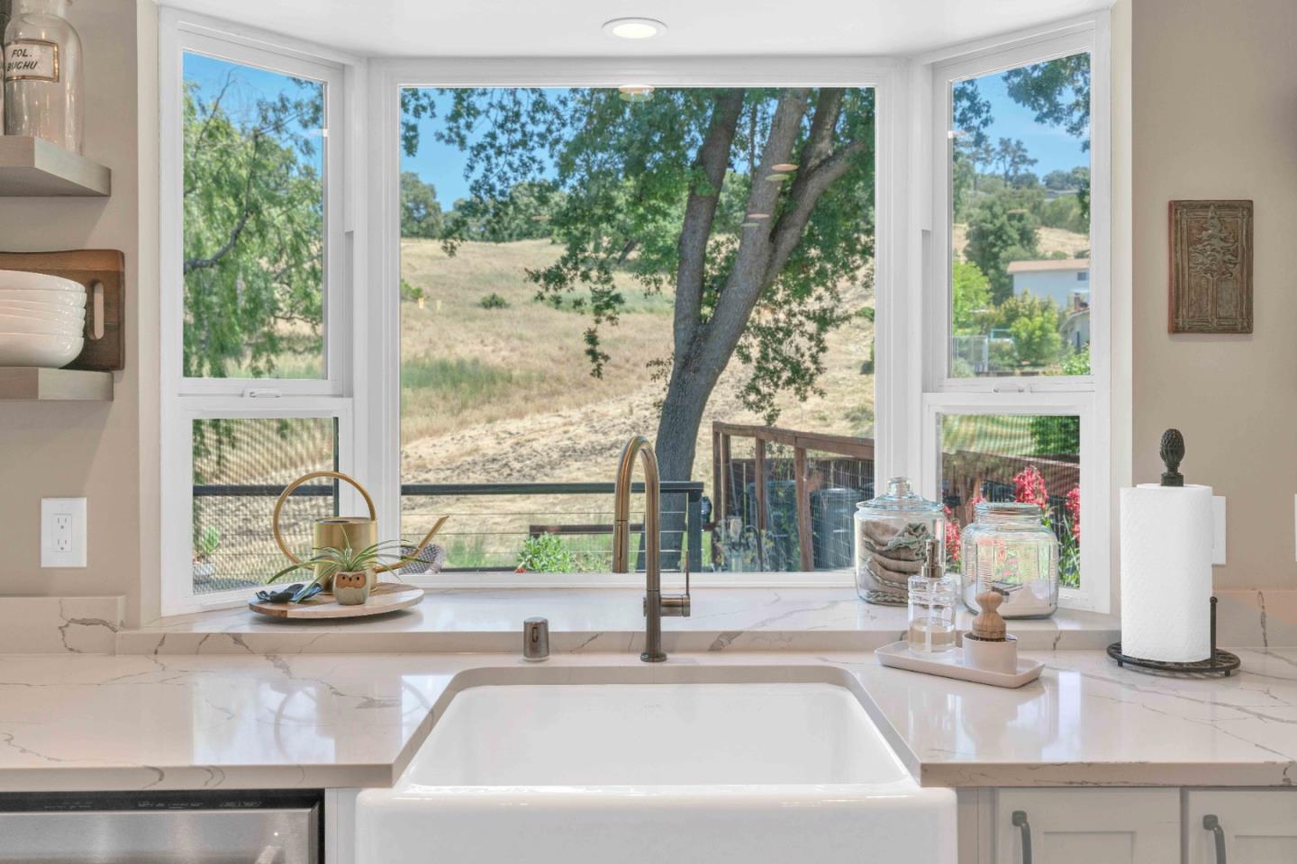 Detail Gallery Image 10 of 93 For 3480 White Oak Ct, Morgan Hill,  CA 95037 - 4 Beds | 2/1 Baths