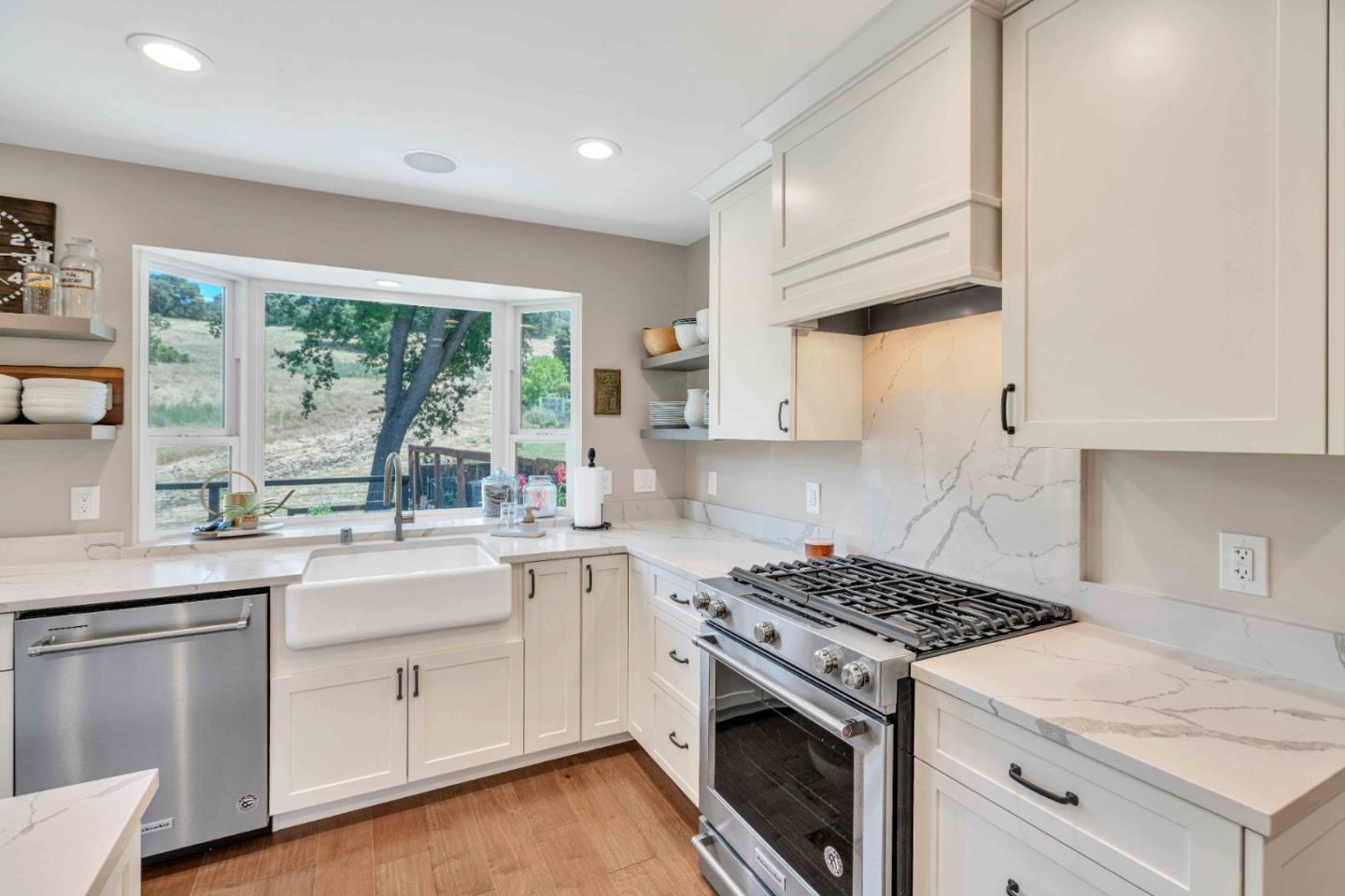 Detail Gallery Image 11 of 93 For 3480 White Oak Ct, Morgan Hill,  CA 95037 - 4 Beds | 2/1 Baths