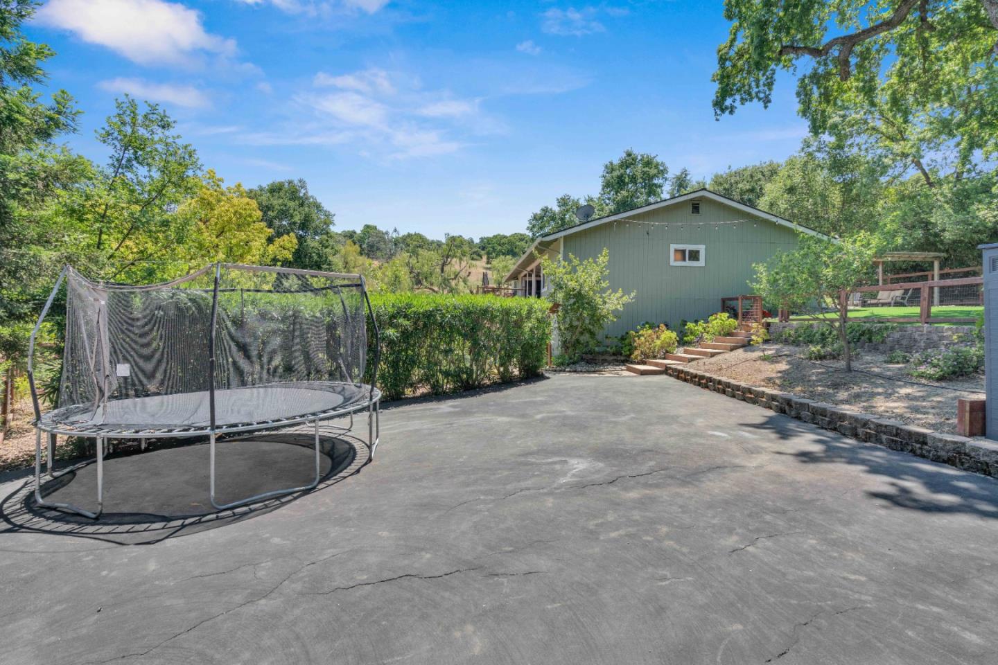 Detail Gallery Image 50 of 93 For 3480 White Oak Ct, Morgan Hill,  CA 95037 - 4 Beds | 2/1 Baths