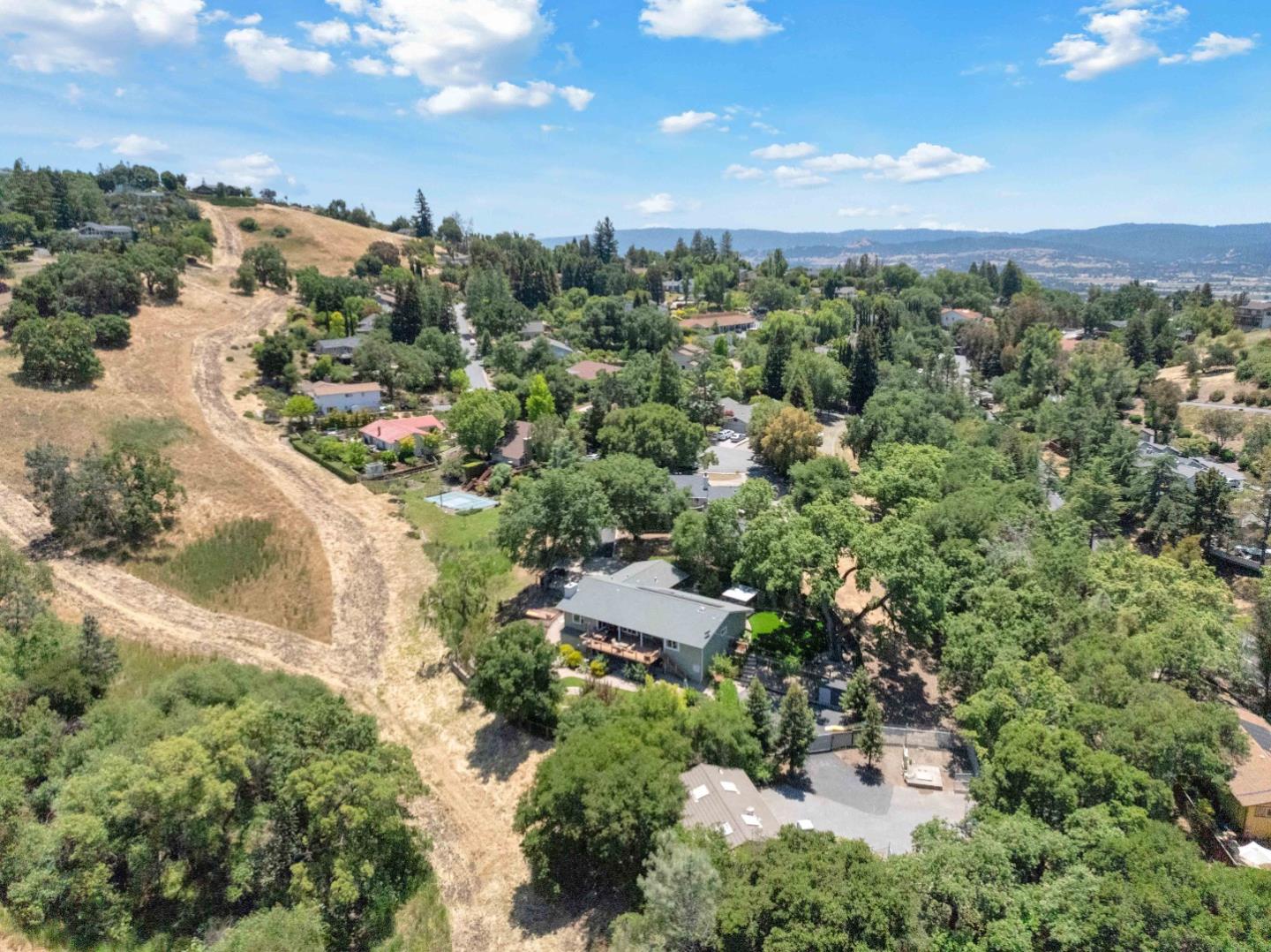 Detail Gallery Image 82 of 93 For 3480 White Oak Ct, Morgan Hill,  CA 95037 - 4 Beds | 2/1 Baths