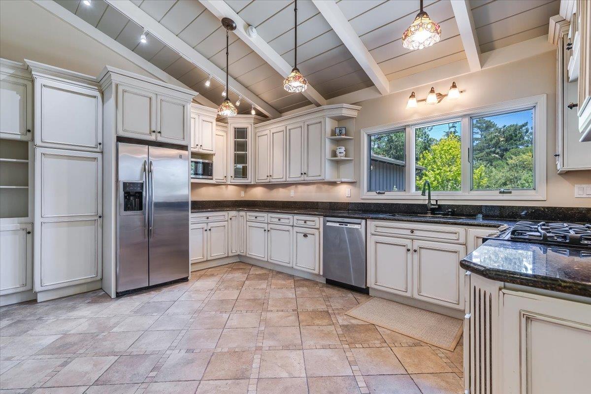 Detail Gallery Image 10 of 46 For 4117 Sunridge Rd, Pebble Beach,  CA 93953 - 4 Beds | 3 Baths
