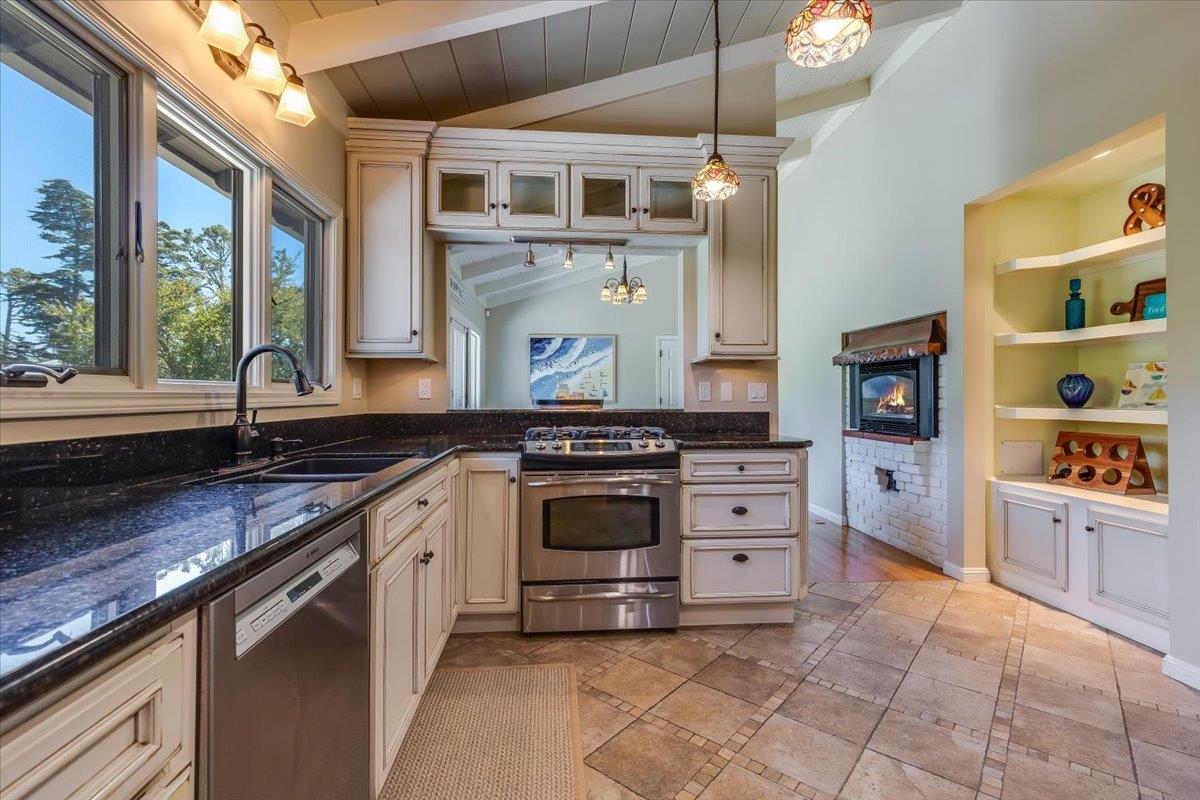 Detail Gallery Image 11 of 46 For 4117 Sunridge Rd, Pebble Beach,  CA 93953 - 4 Beds | 3 Baths