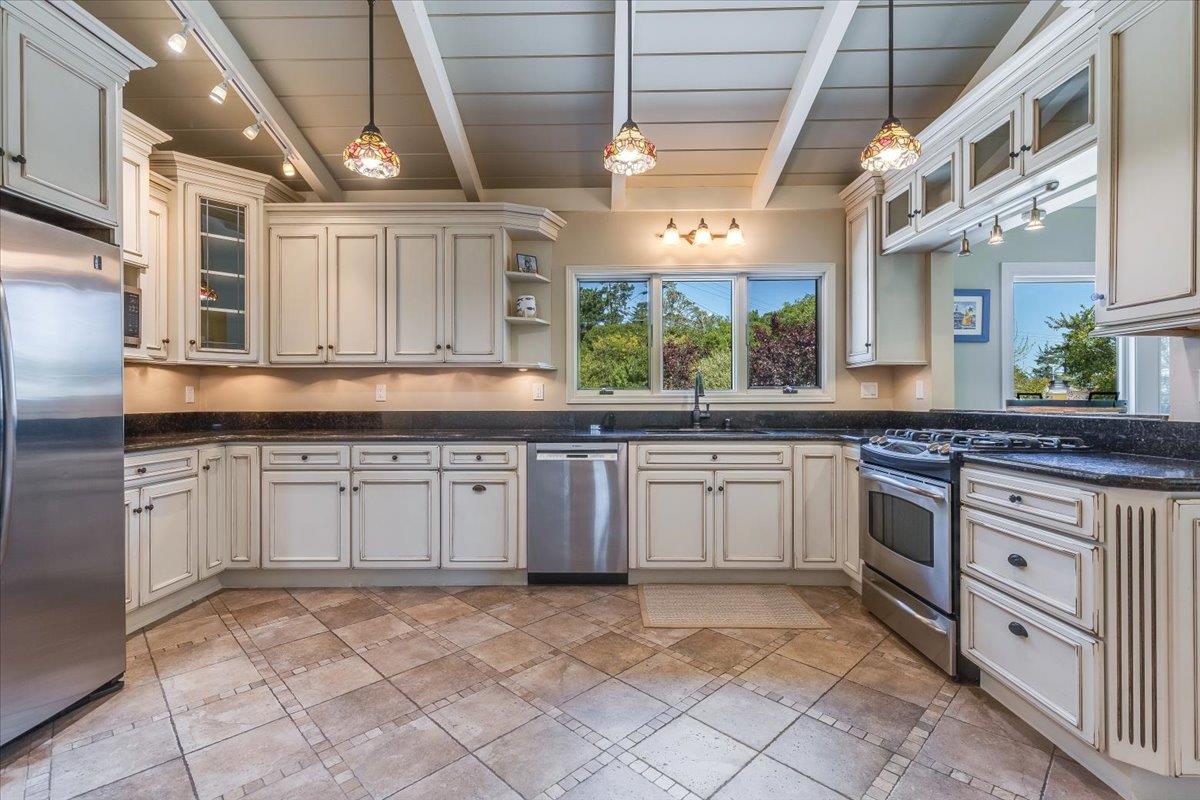 Detail Gallery Image 9 of 46 For 4117 Sunridge Rd, Pebble Beach,  CA 93953 - 4 Beds | 3 Baths