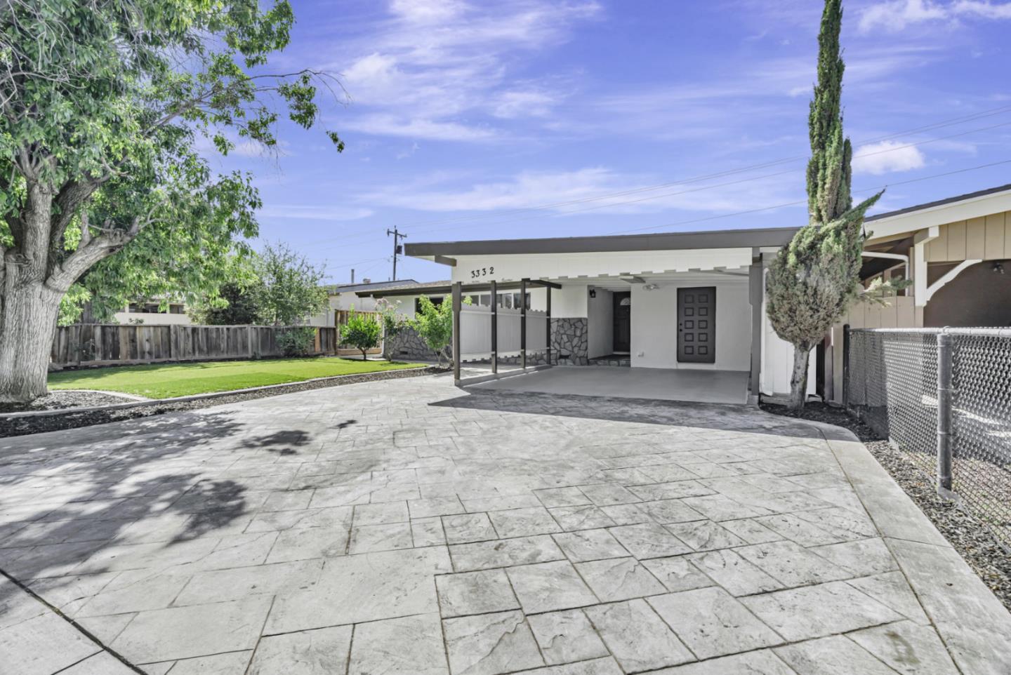 Detail Gallery Image 2 of 28 For 3332 Pepper Tree Ln, San Jose,  CA 95127 - 3 Beds | 1/1 Baths