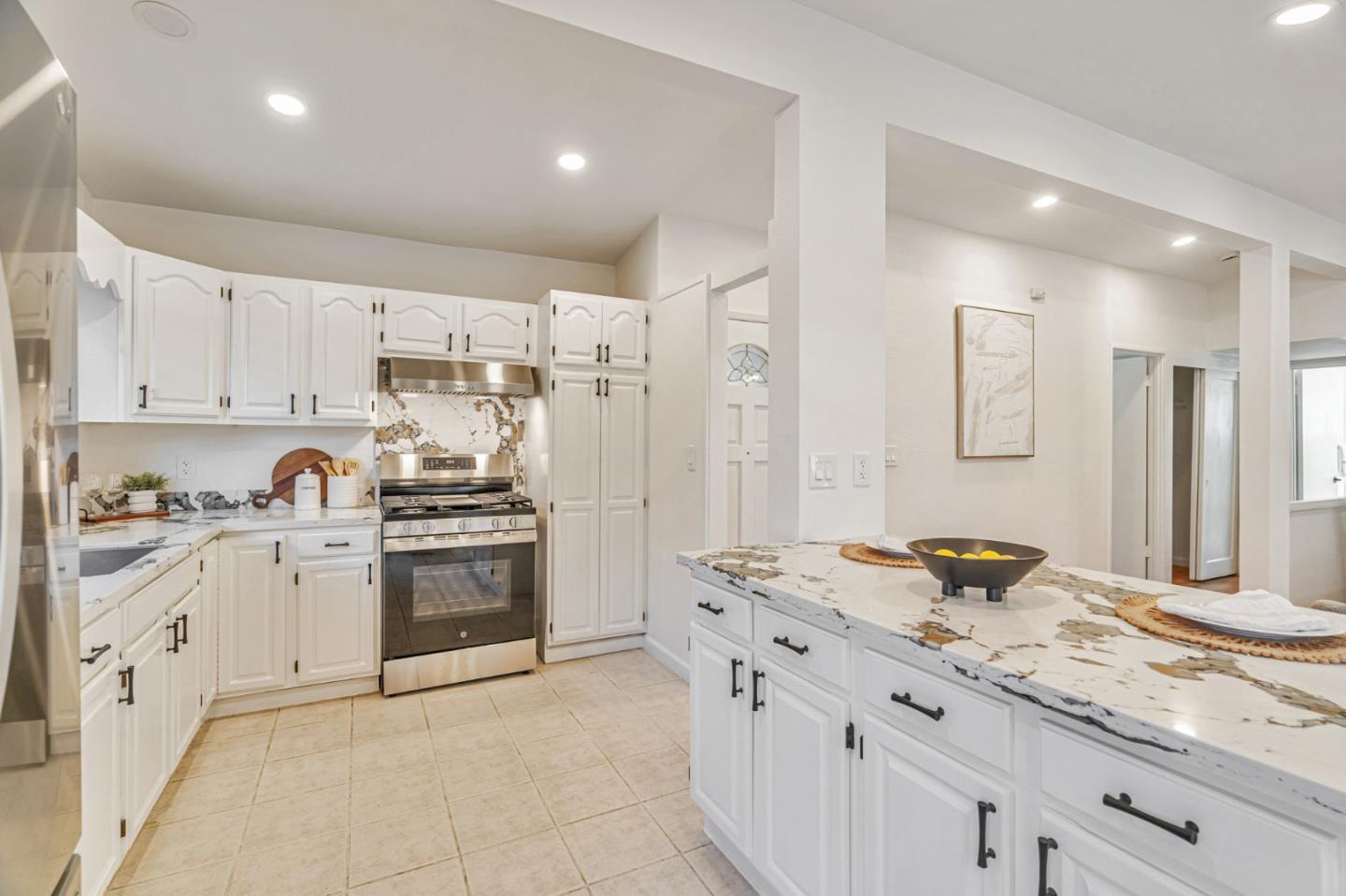Detail Gallery Image 8 of 28 For 3332 Pepper Tree Ln, San Jose,  CA 95127 - 3 Beds | 1/1 Baths
