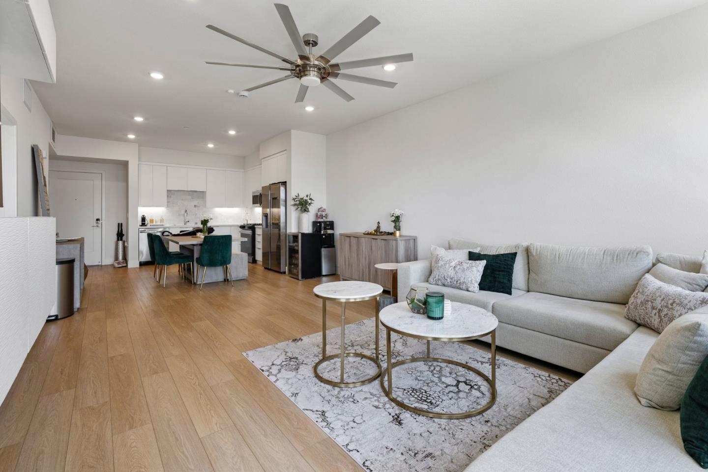 Detail Gallery Image 4 of 70 For 3698 Vision Cmn #318,  Fremont,  CA 94538 - 1 Beds | 1 Baths