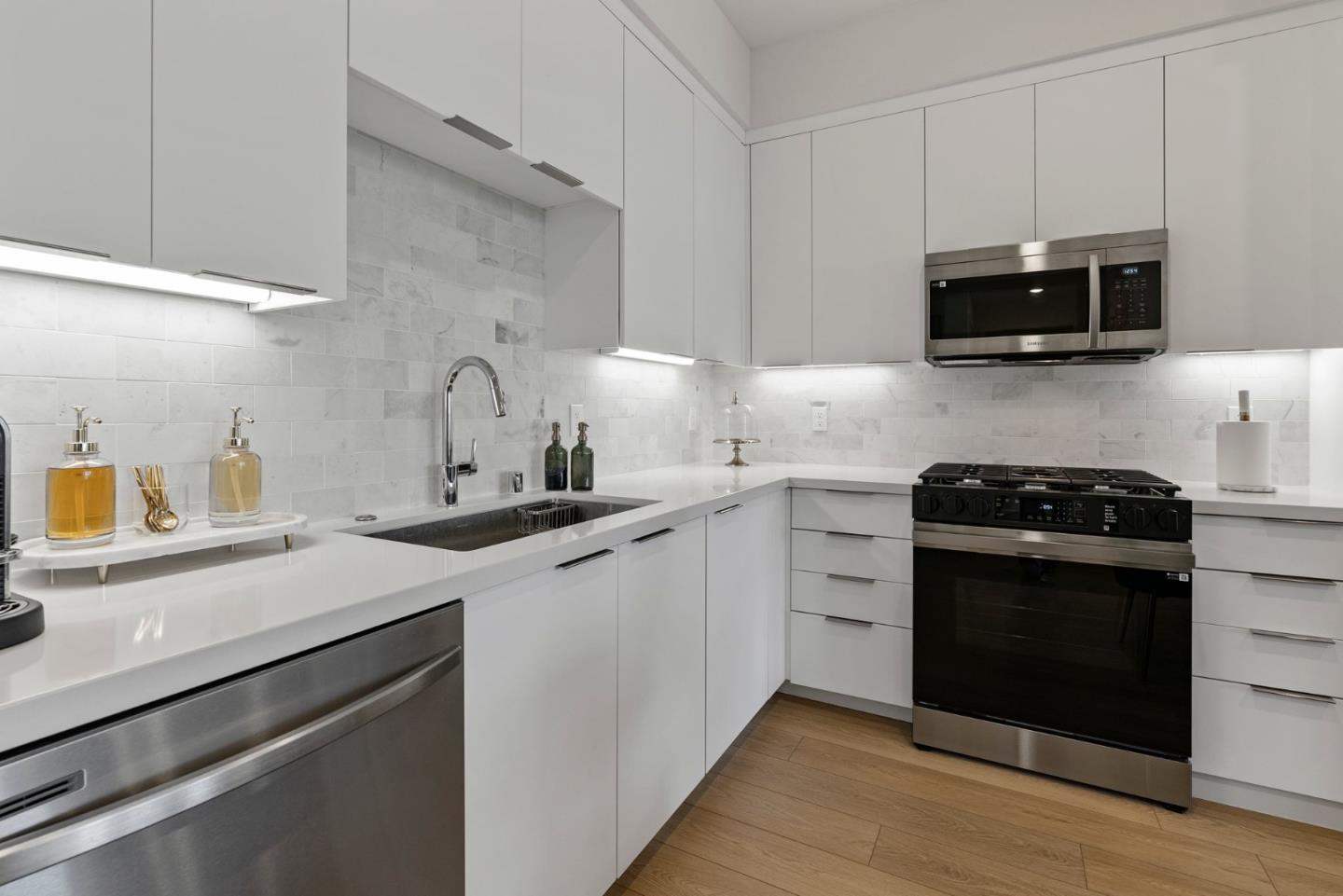 Detail Gallery Image 5 of 70 For 3698 Vision Cmn #318,  Fremont,  CA 94538 - 1 Beds | 1 Baths