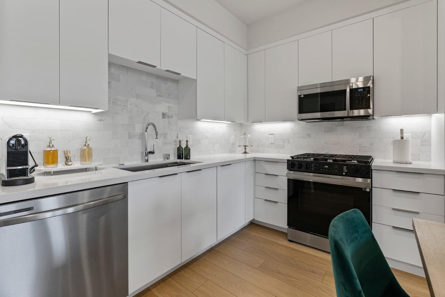 Detail Gallery Image 6 of 70 For 3698 Vision Cmn #318,  Fremont,  CA 94538 - 1 Beds | 1 Baths