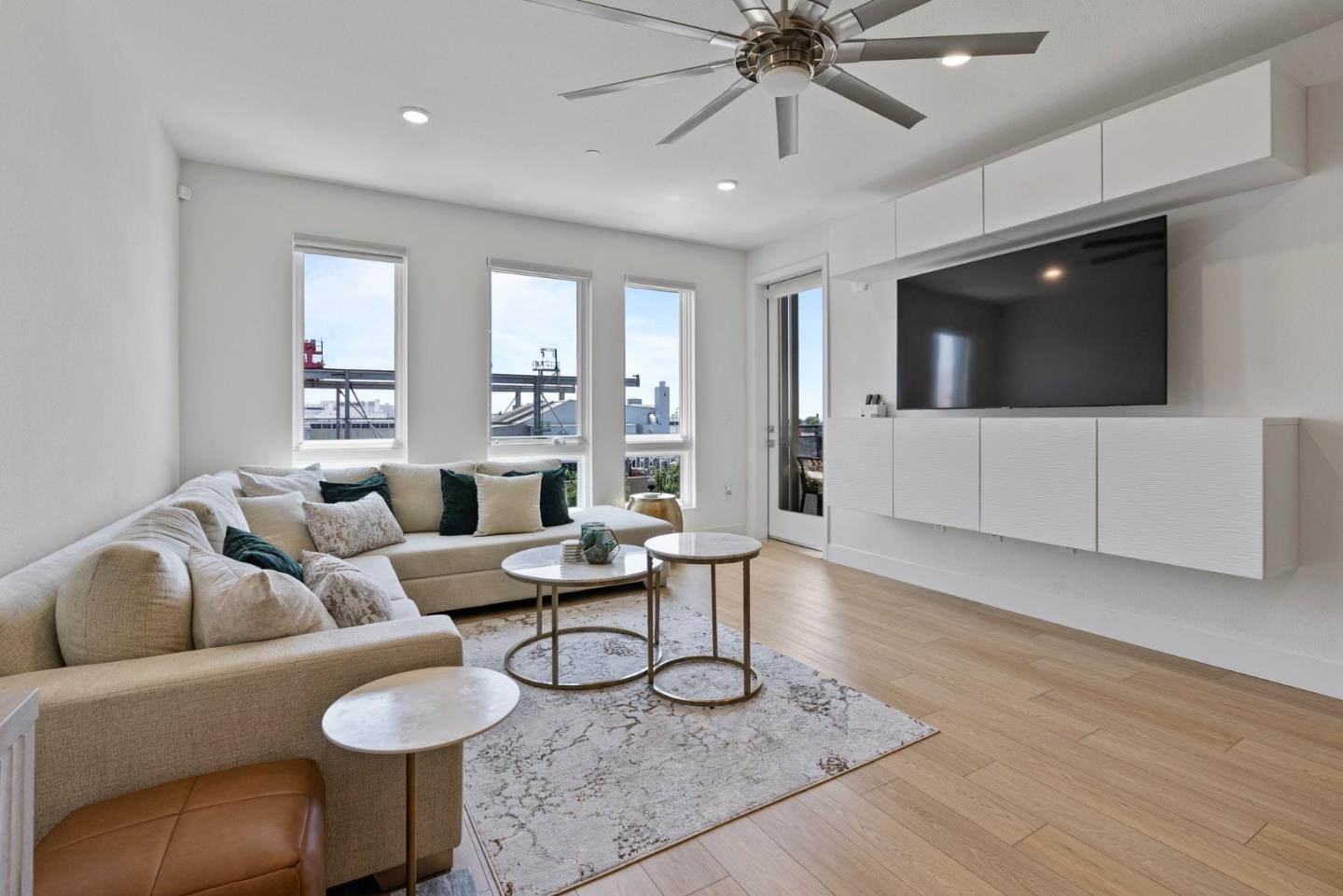 Detail Gallery Image 9 of 70 For 3698 Vision Cmn #318,  Fremont,  CA 94538 - 1 Beds | 1 Baths