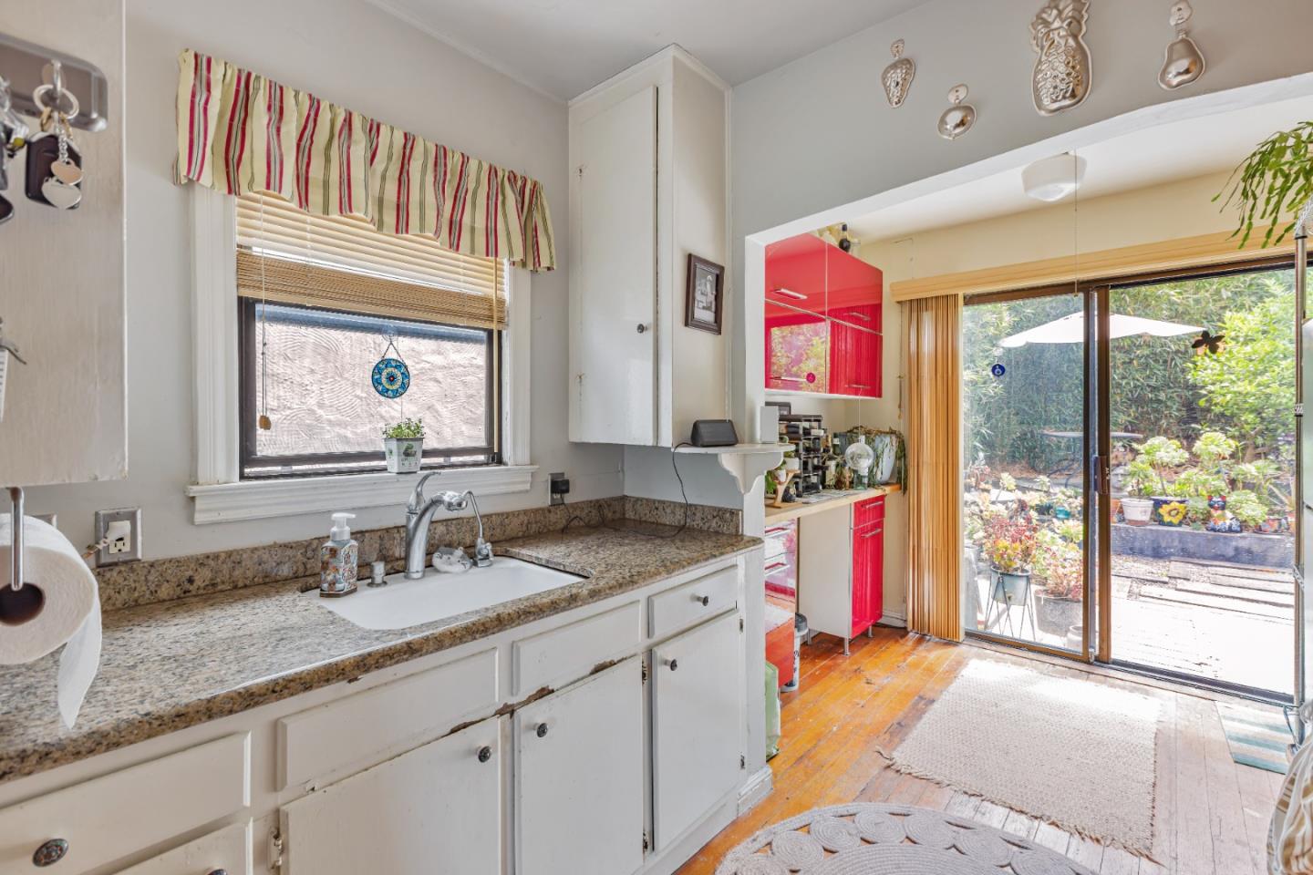 Detail Gallery Image 10 of 21 For 154 San Benito Rd, Brisbane,  CA 94005 - 1 Beds | 1 Baths