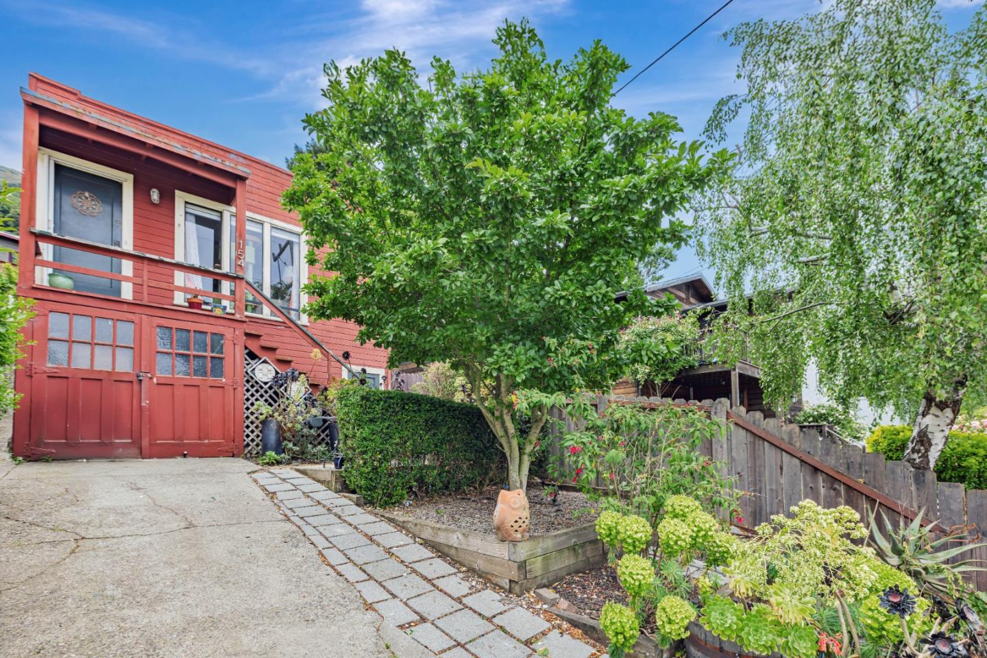 Detail Gallery Image 2 of 21 For 154 San Benito Rd, Brisbane,  CA 94005 - 1 Beds | 1 Baths
