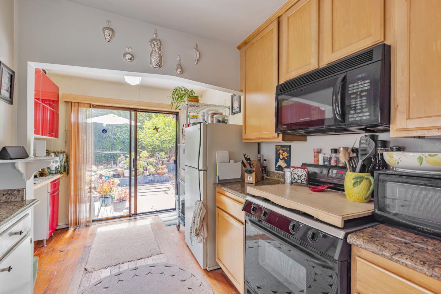 Detail Gallery Image 7 of 21 For 154 San Benito Rd, Brisbane,  CA 94005 - 1 Beds | 1 Baths
