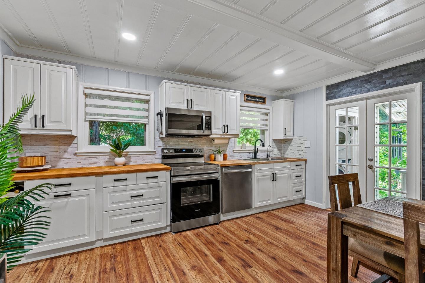 Detail Gallery Image 16 of 66 For 13896 Bear Creek Rd, Boulder Creek,  CA 95006 - 3 Beds | 2 Baths
