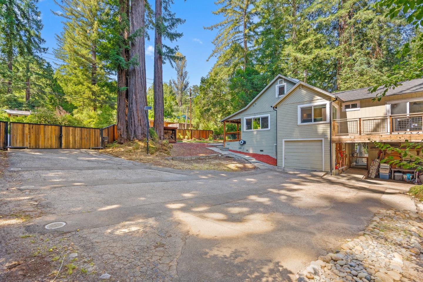Detail Gallery Image 3 of 66 For 13896 Bear Creek Rd, Boulder Creek,  CA 95006 - 3 Beds | 2 Baths