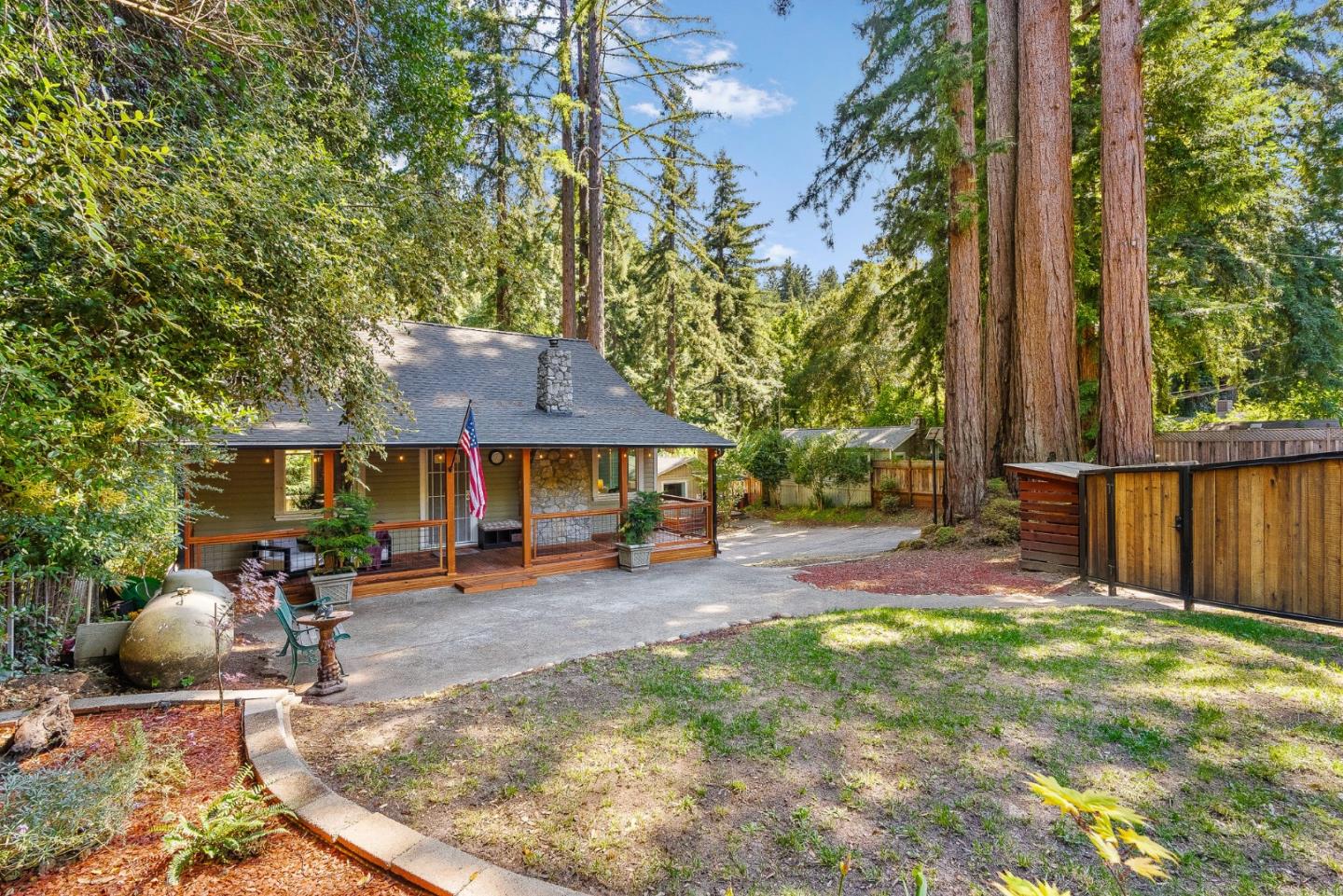 Detail Gallery Image 4 of 66 For 13896 Bear Creek Rd, Boulder Creek,  CA 95006 - 3 Beds | 2 Baths