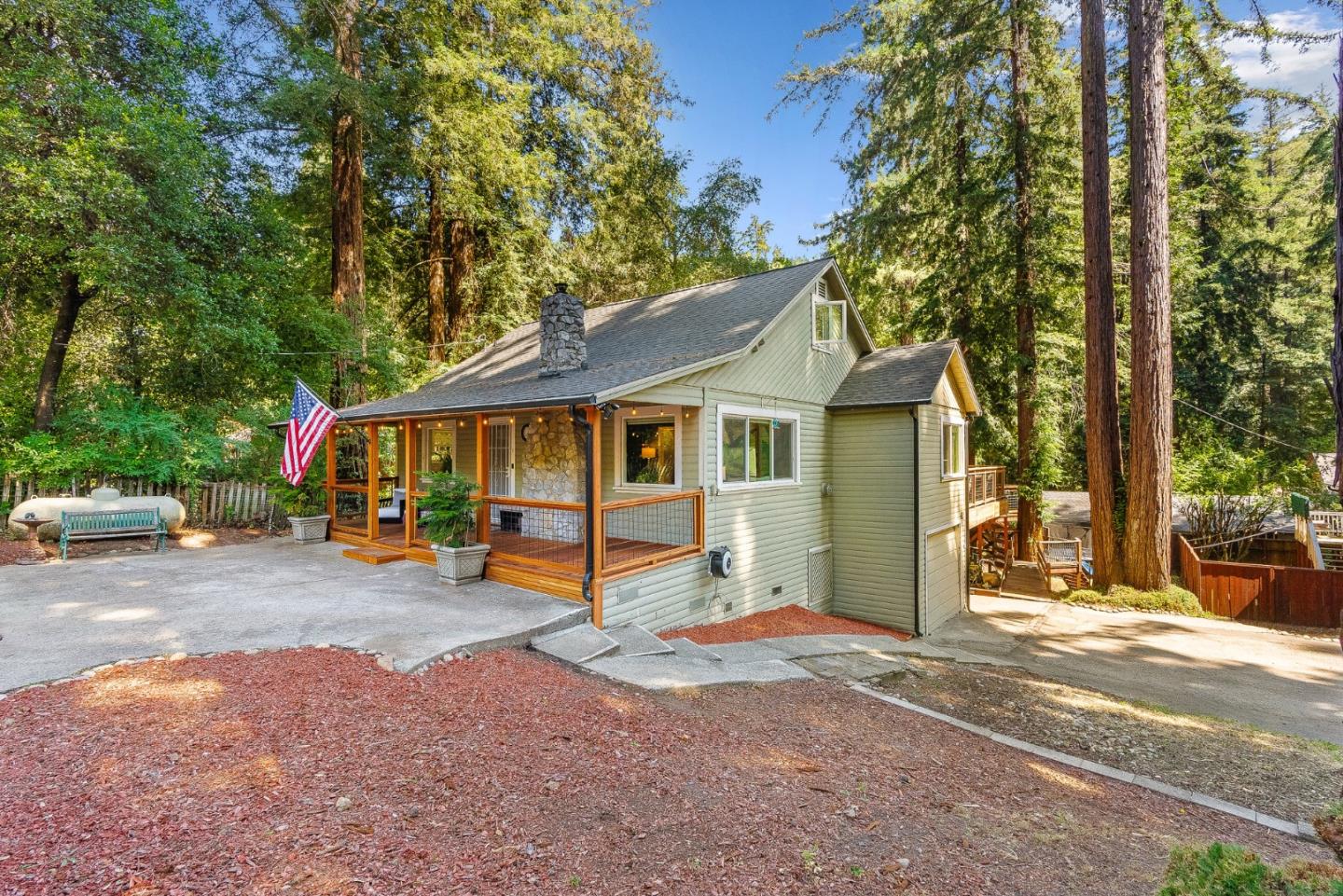 Detail Gallery Image 5 of 66 For 13896 Bear Creek Rd, Boulder Creek,  CA 95006 - 3 Beds | 2 Baths