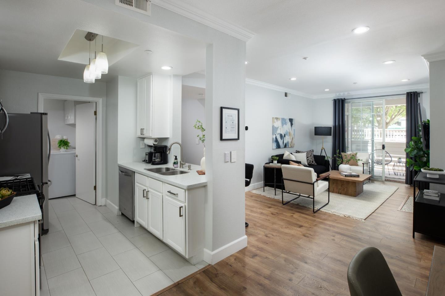 Detail Gallery Image 2 of 21 For 607 Arcadia Ter #102,  Sunnyvale,  CA 94085 - 1 Beds | 1 Baths