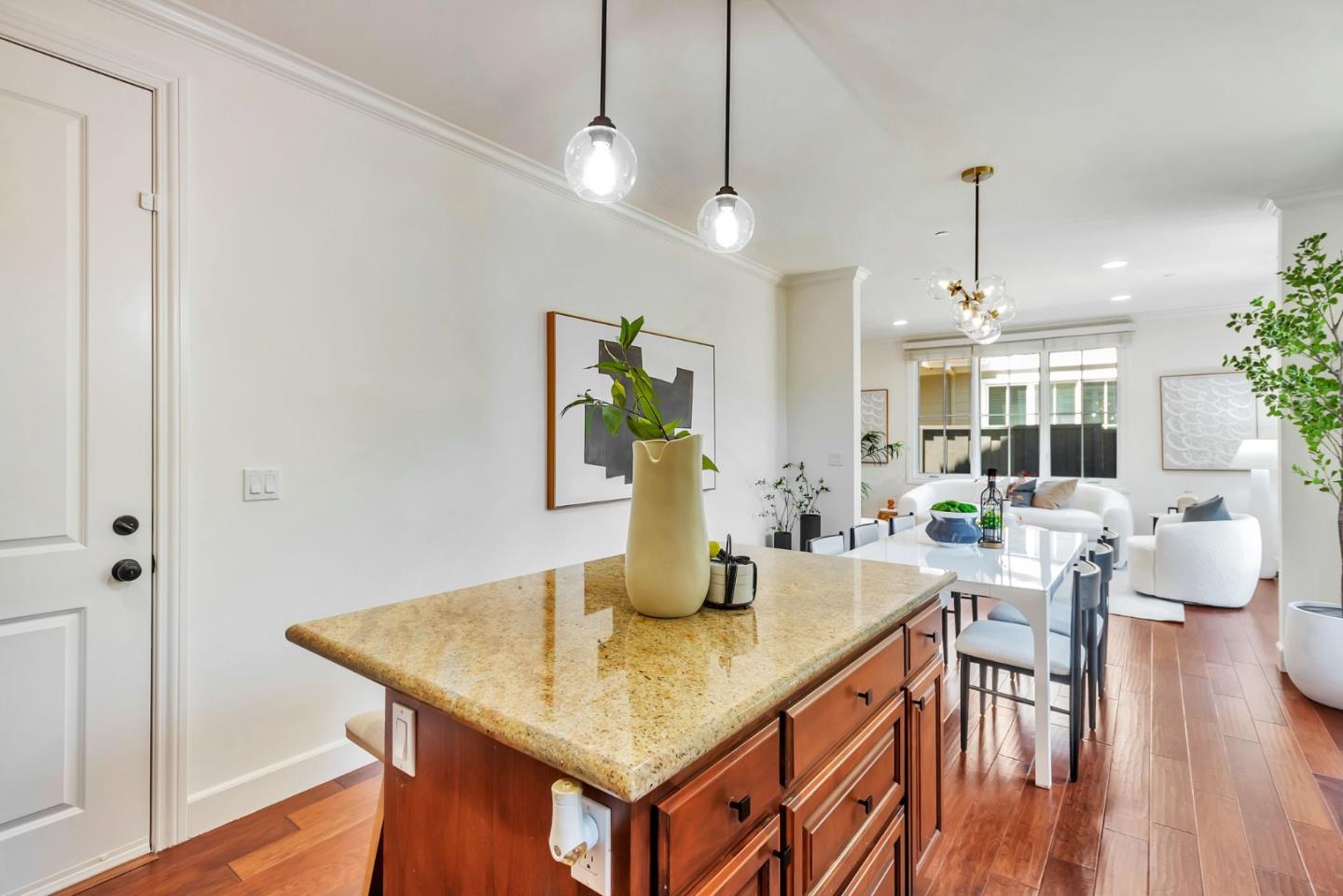 Detail Gallery Image 12 of 39 For 1601 Kentfield Ave, Redwood City,  CA 94061 - 3 Beds | 2/1 Baths