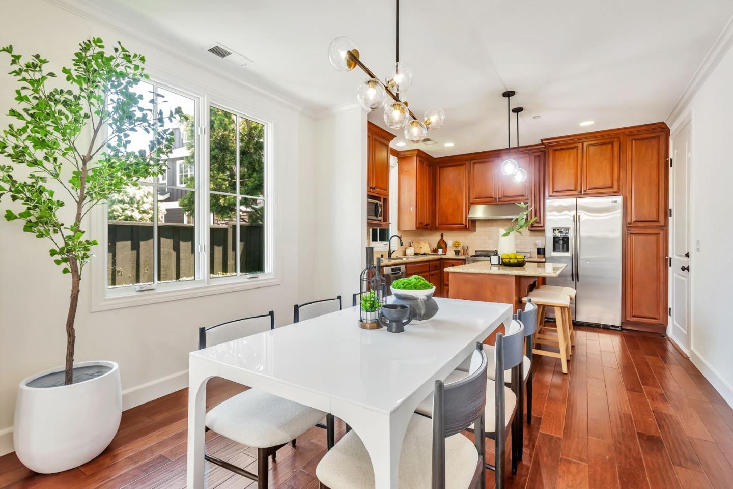 Detail Gallery Image 15 of 39 For 1601 Kentfield Ave, Redwood City,  CA 94061 - 3 Beds | 2/1 Baths