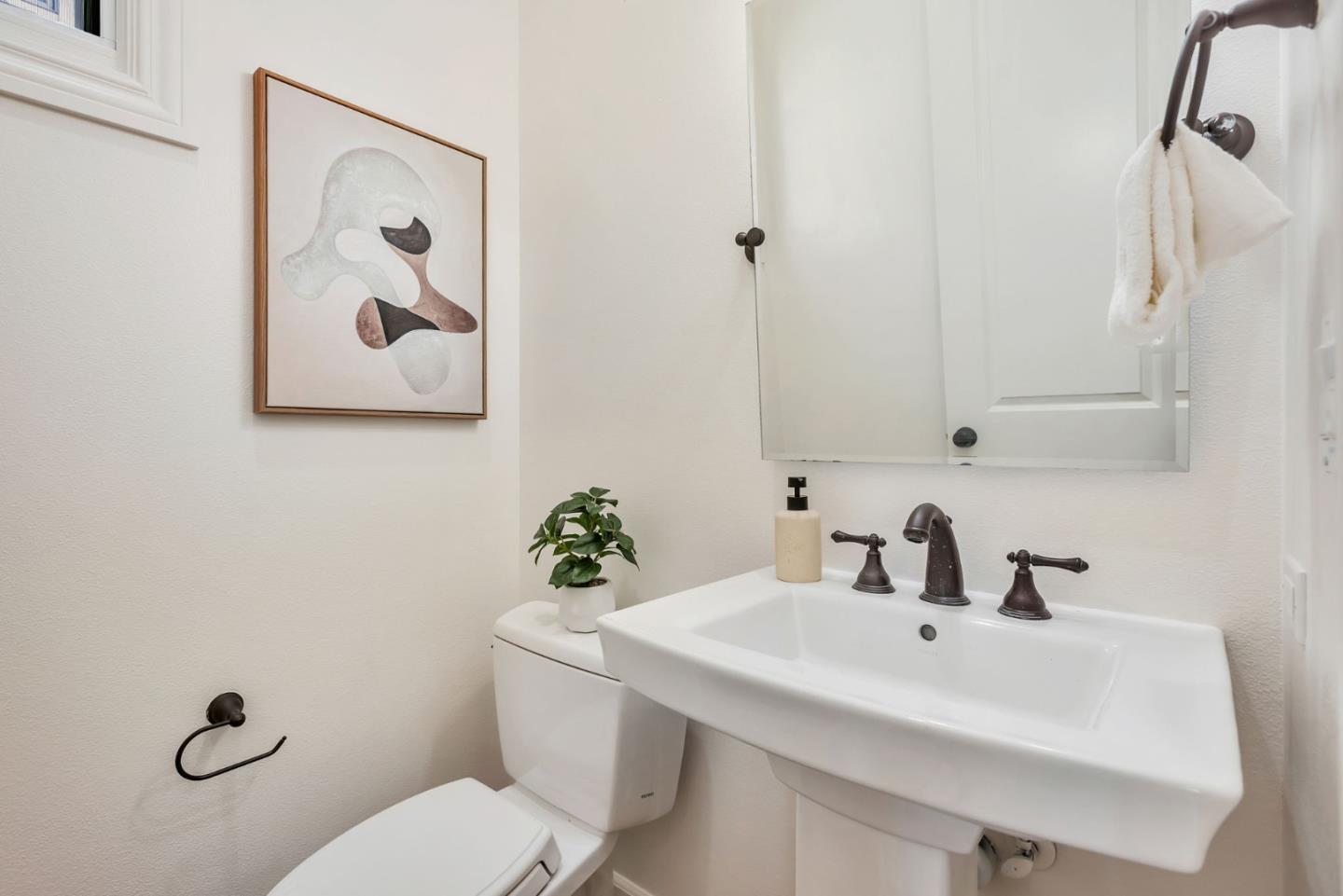 Detail Gallery Image 28 of 39 For 1601 Kentfield Ave, Redwood City,  CA 94061 - 3 Beds | 2/1 Baths