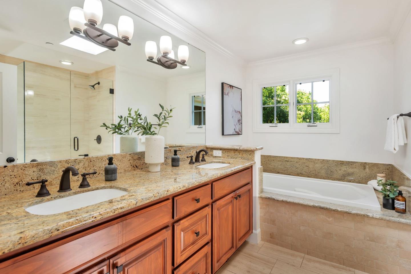 Detail Gallery Image 29 of 39 For 1601 Kentfield Ave, Redwood City,  CA 94061 - 3 Beds | 2/1 Baths
