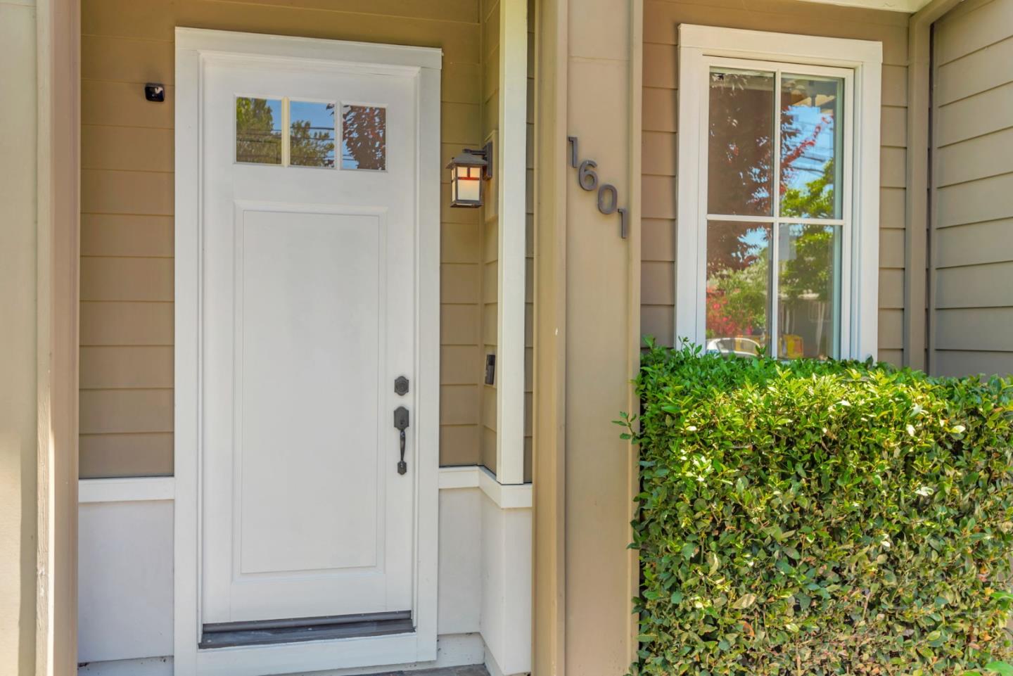 Detail Gallery Image 3 of 39 For 1601 Kentfield Ave, Redwood City,  CA 94061 - 3 Beds | 2/1 Baths